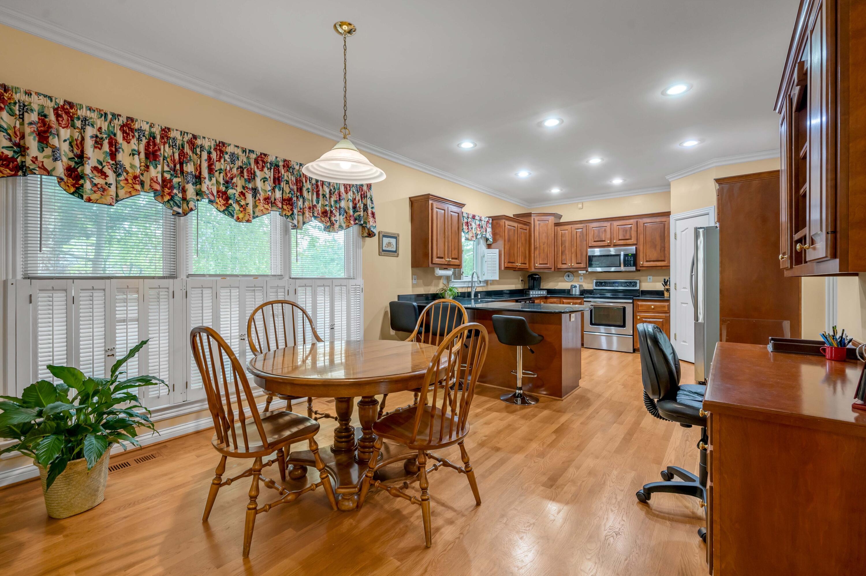 4304 Creek Valley Way