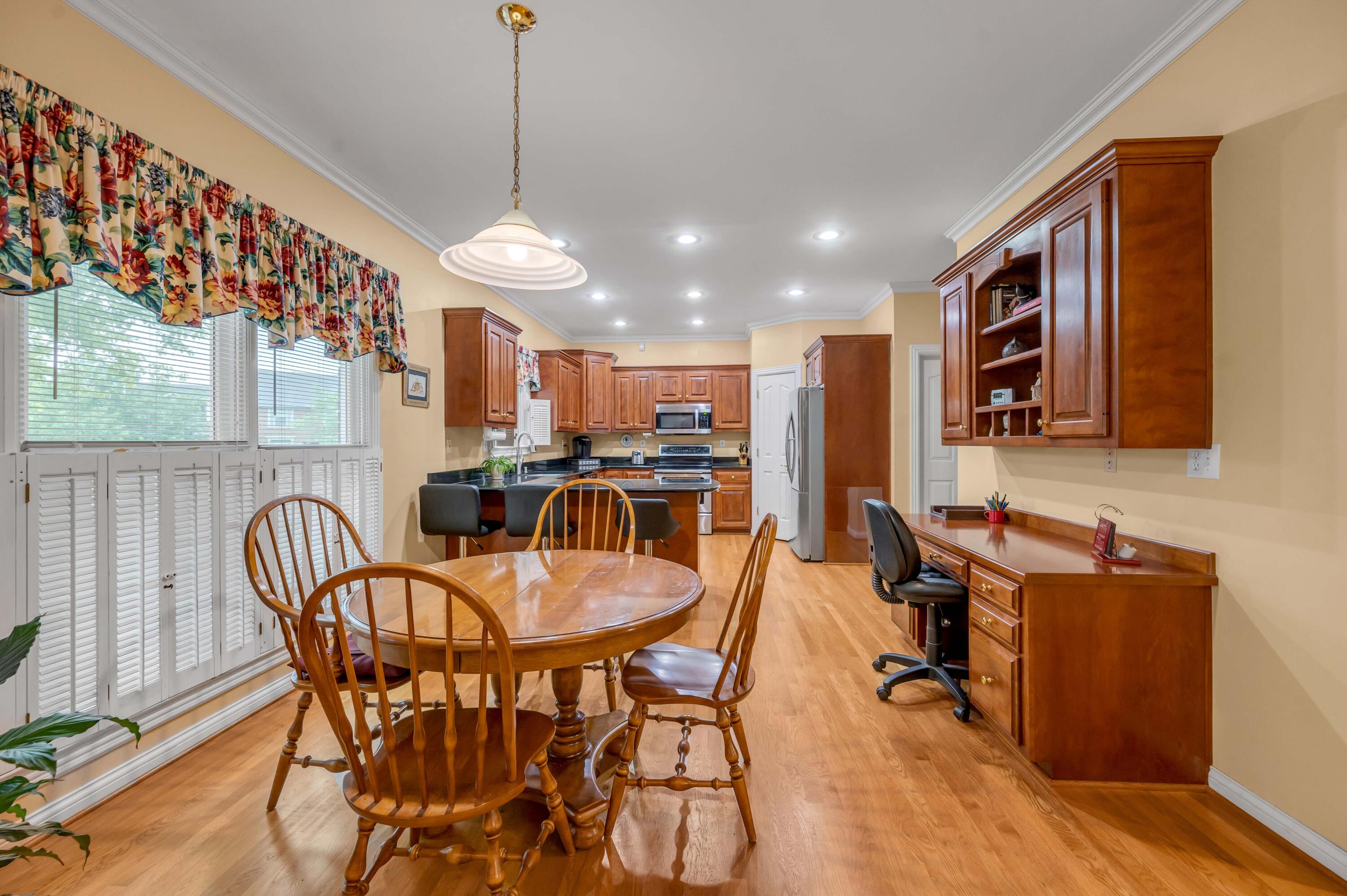 4304 Creek Valley Way