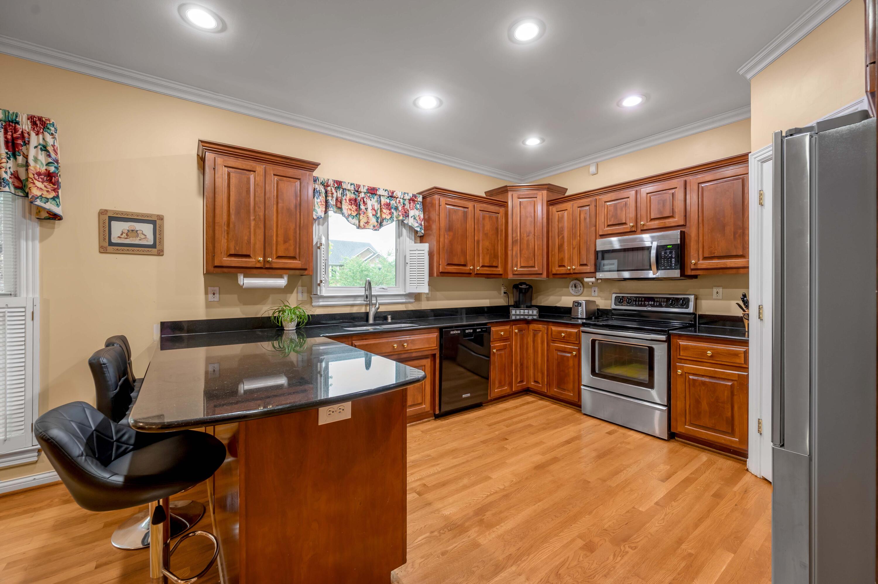 4304 Creek Valley Way