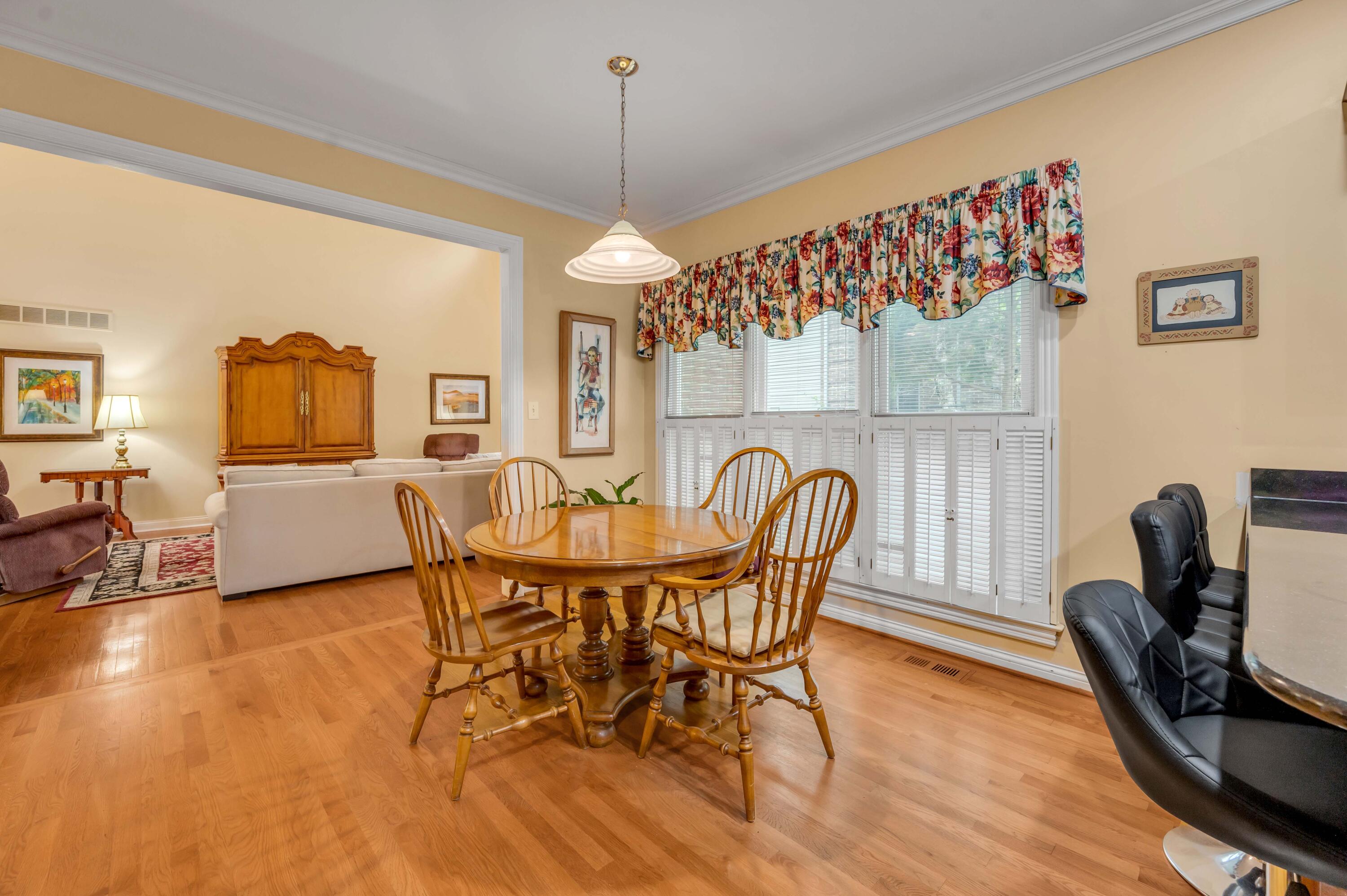 4304 Creek Valley Way