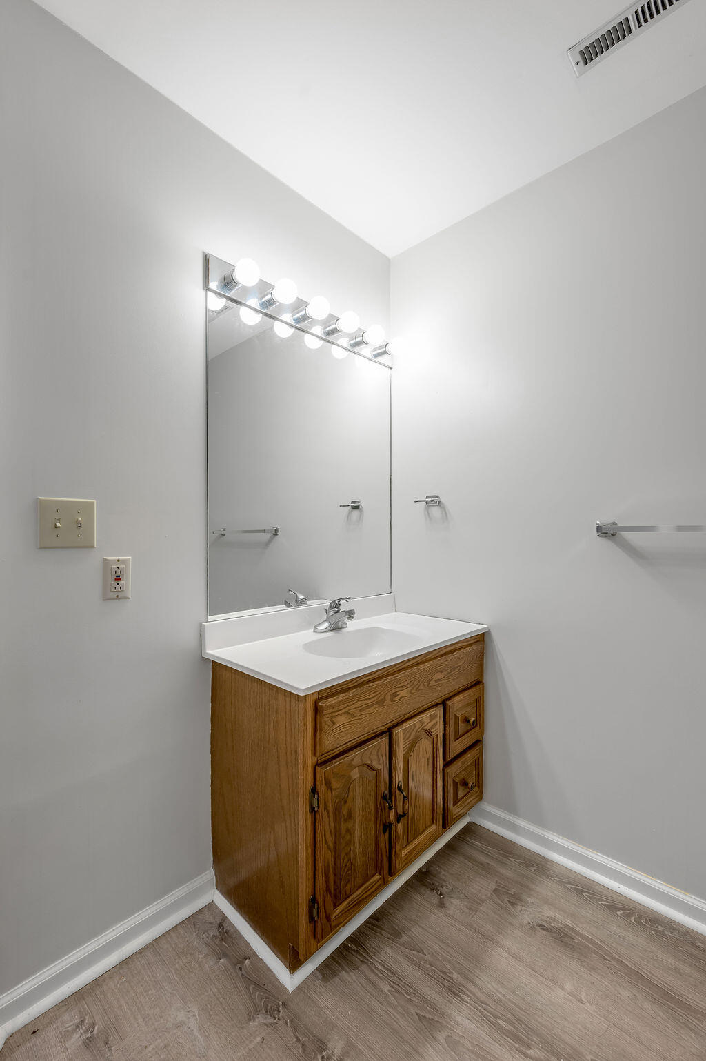 3229 Kettering Court