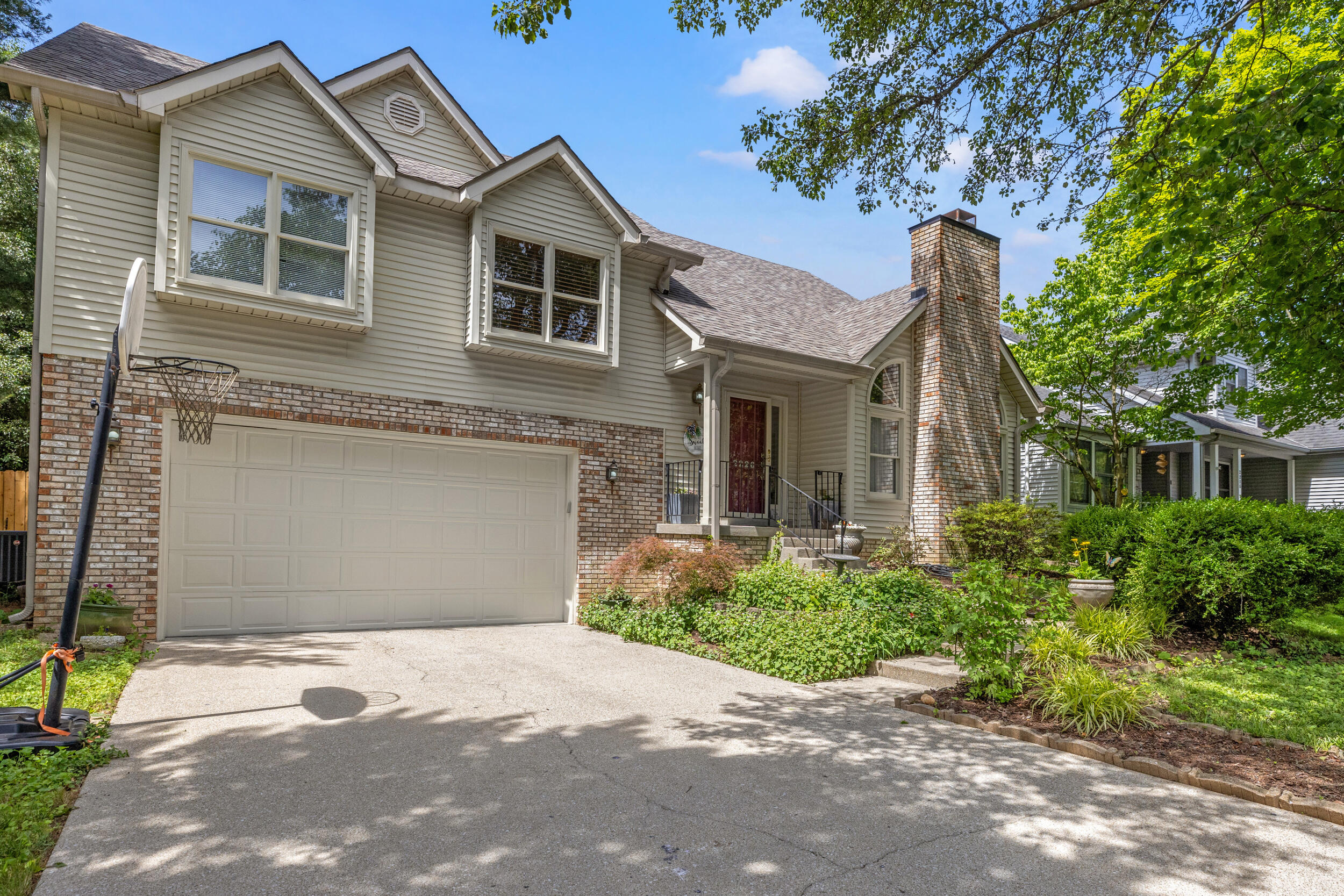 2220 Santa Anita Drive