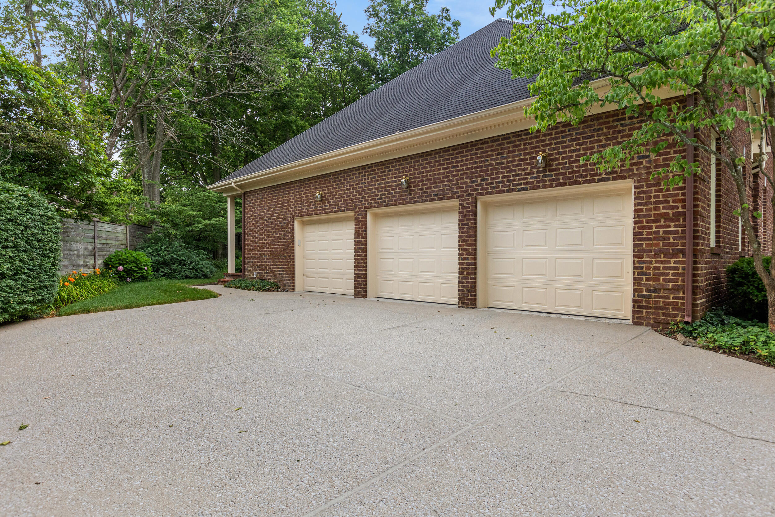 4800 Chelmsbury Lane