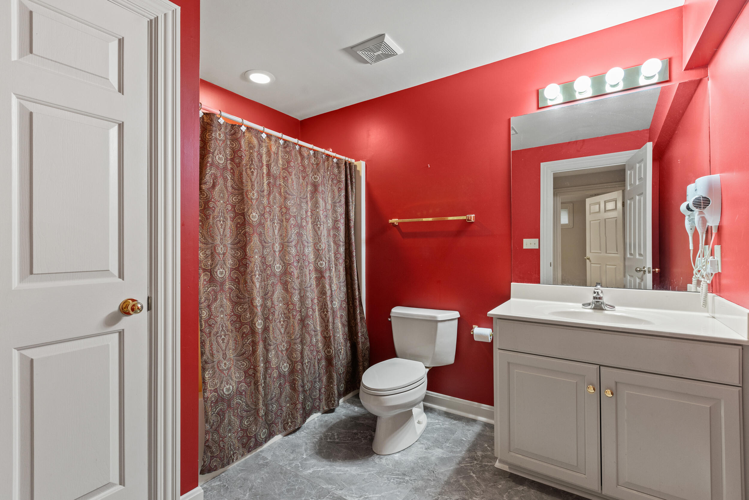 4800 Chelmsbury Lane