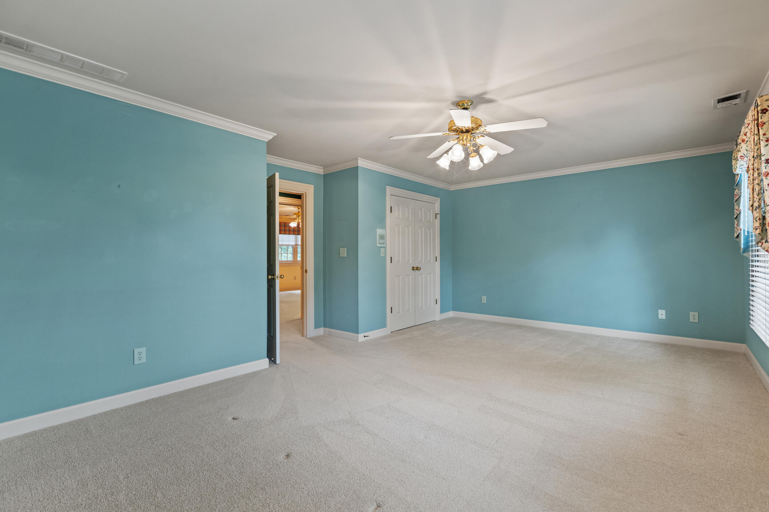 4800 Chelmsbury Lane