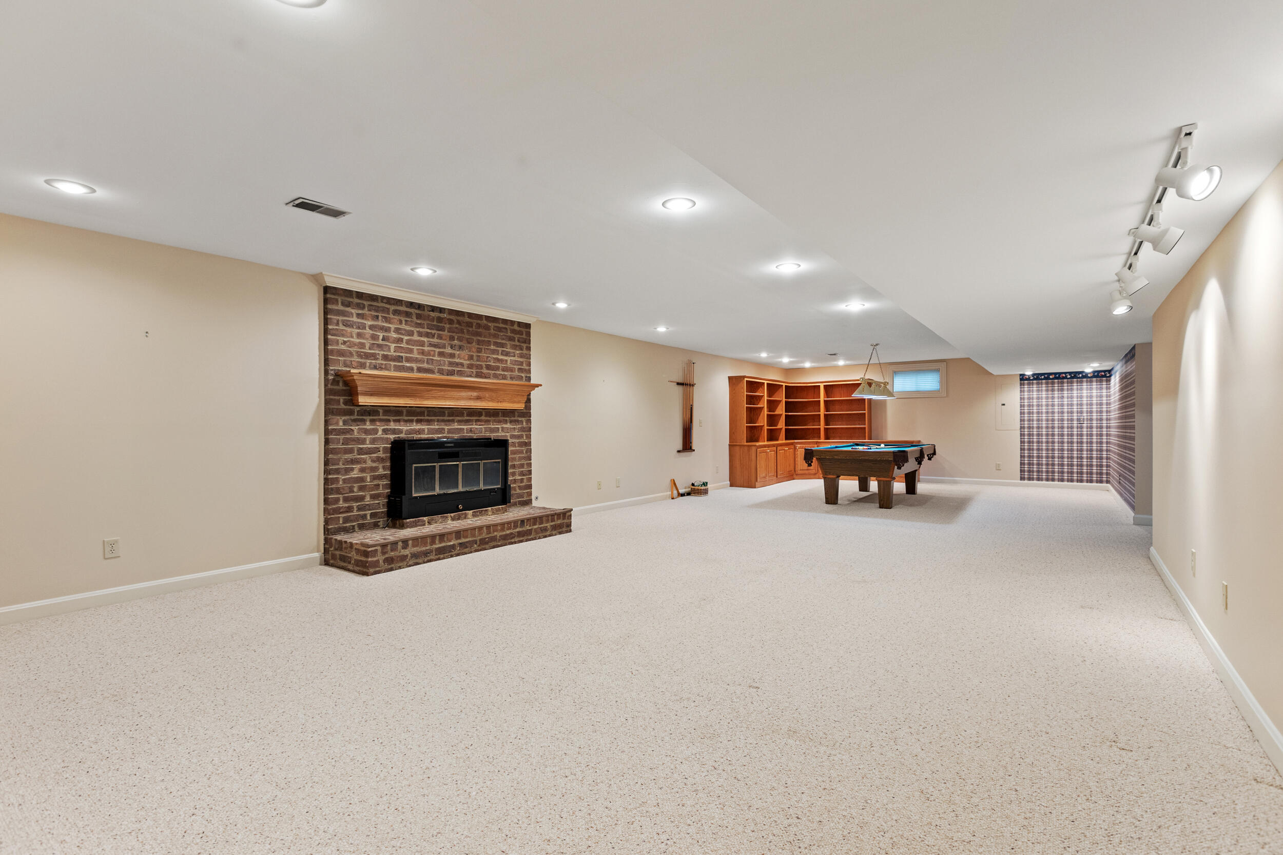 4800 Chelmsbury Lane