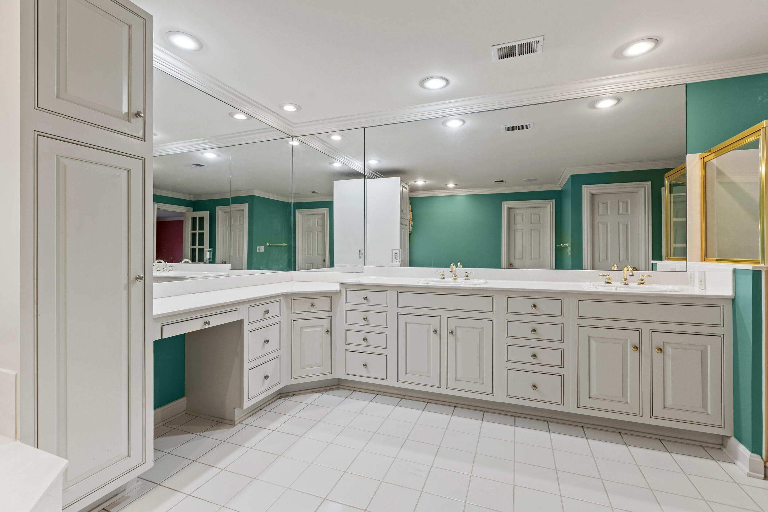 4800 Chelmsbury Lane