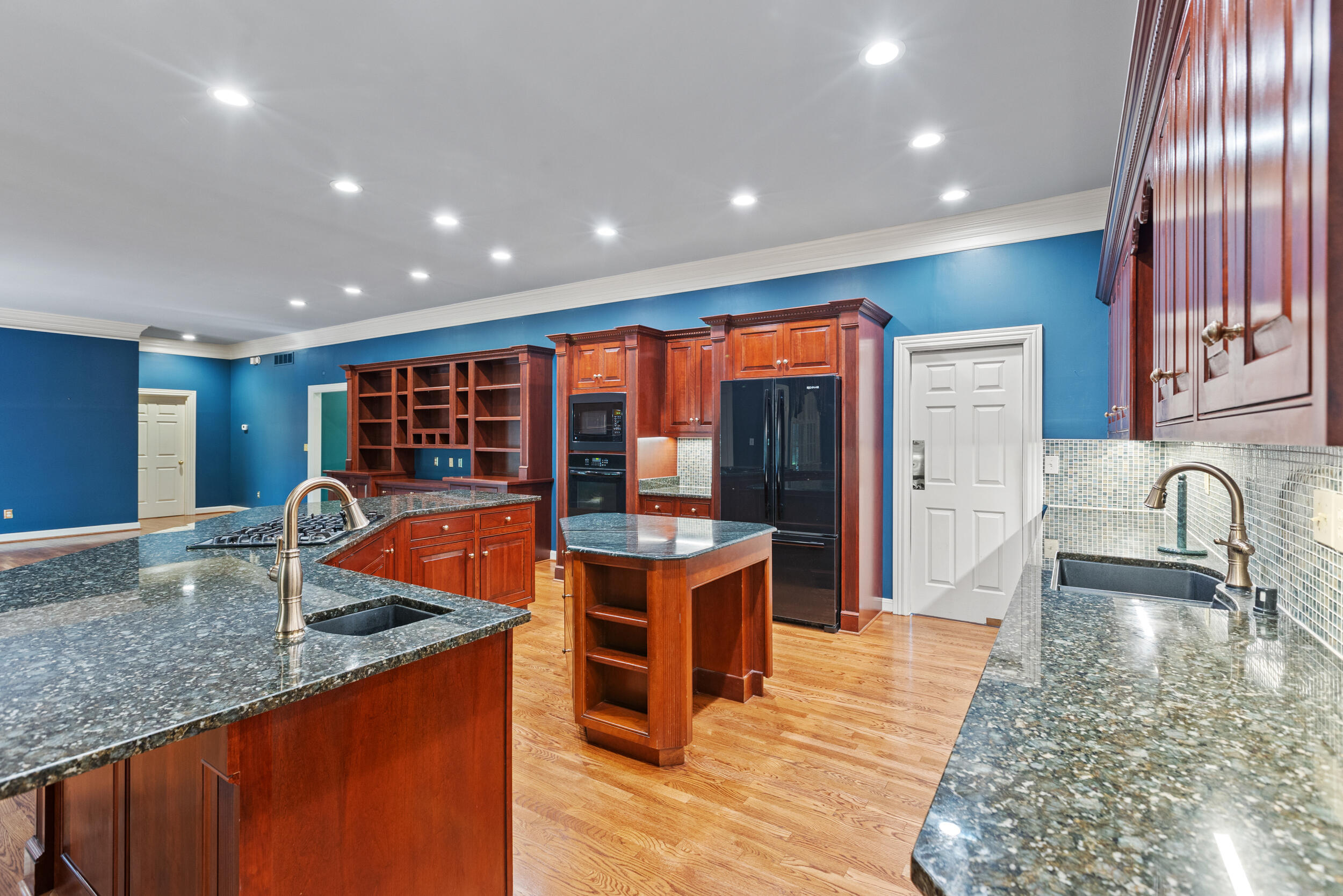 4800 Chelmsbury Lane