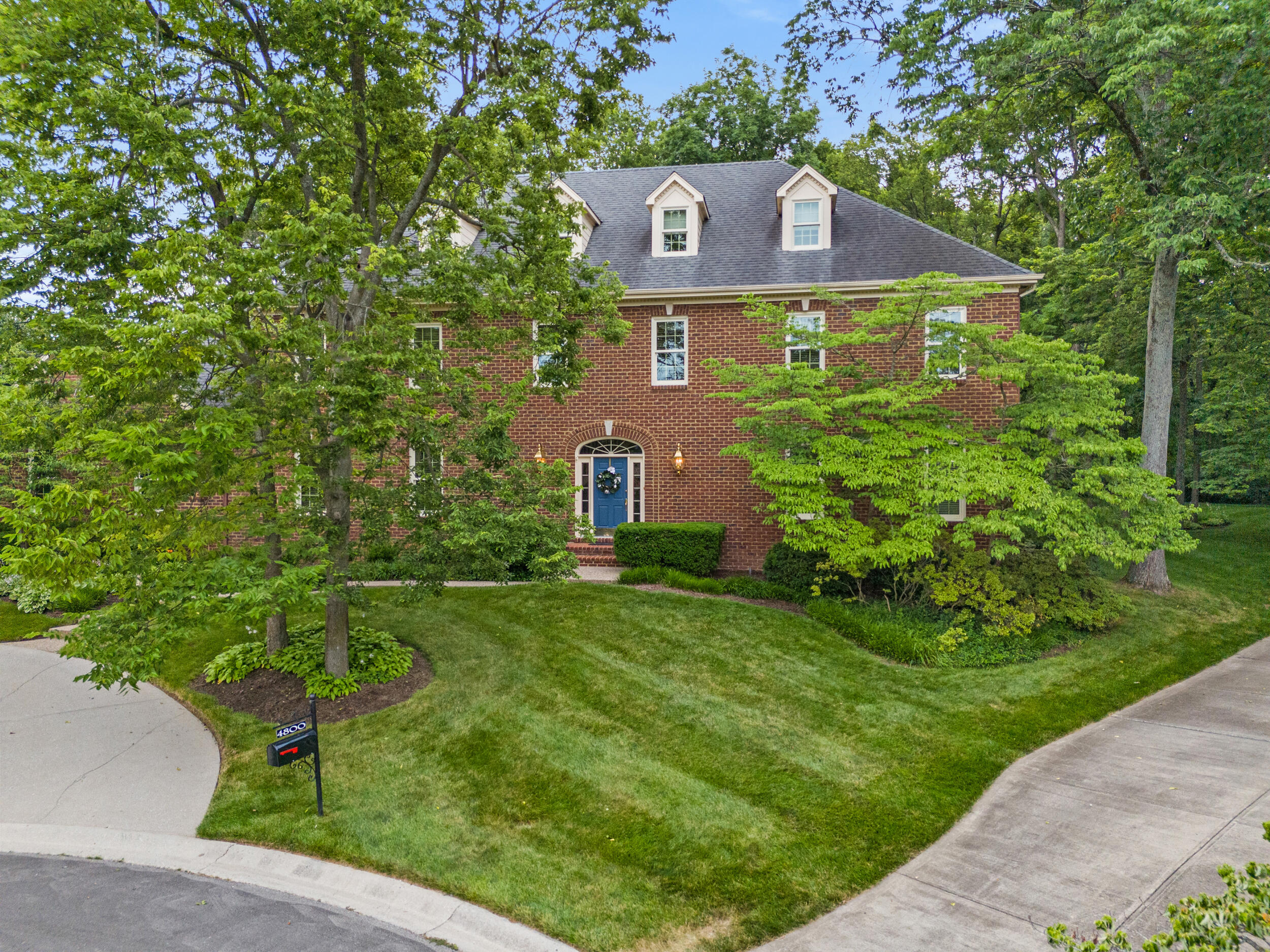 4800 Chelmsbury Lane