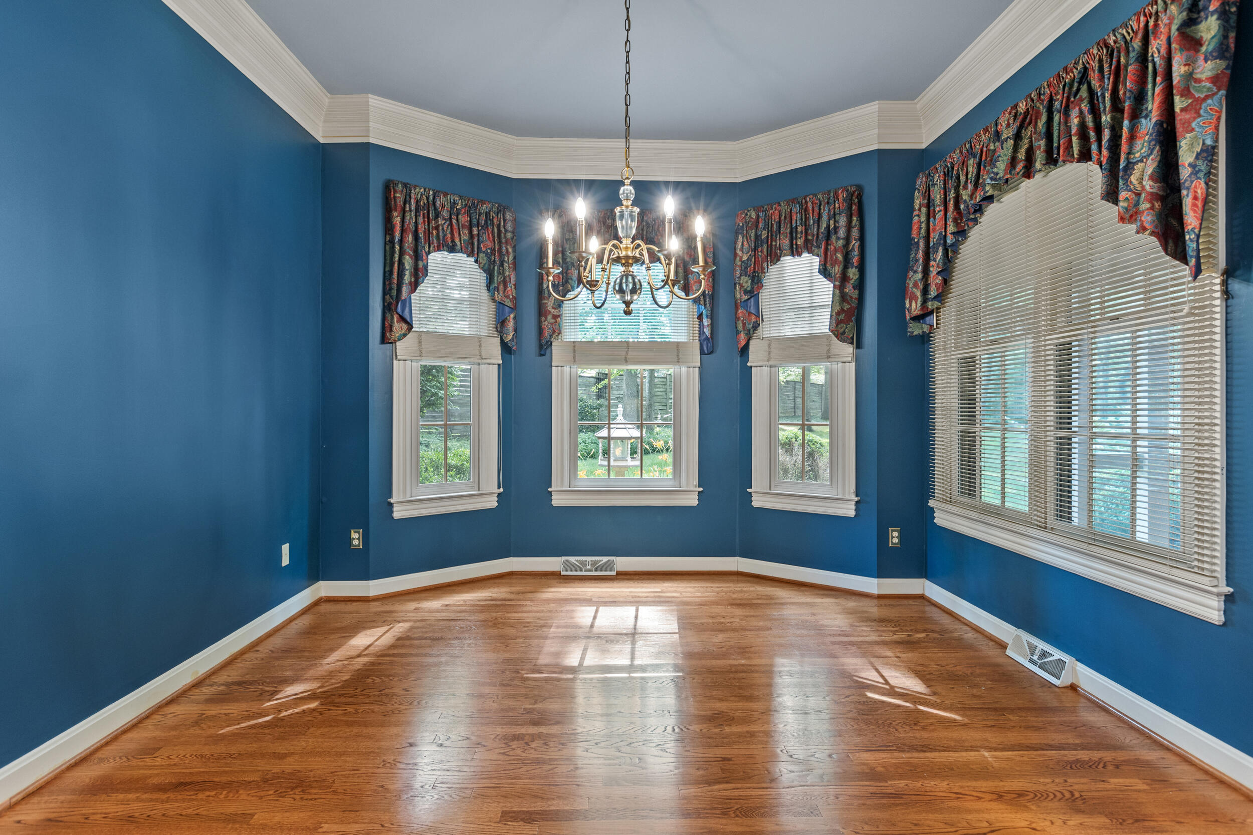 4800 Chelmsbury Lane