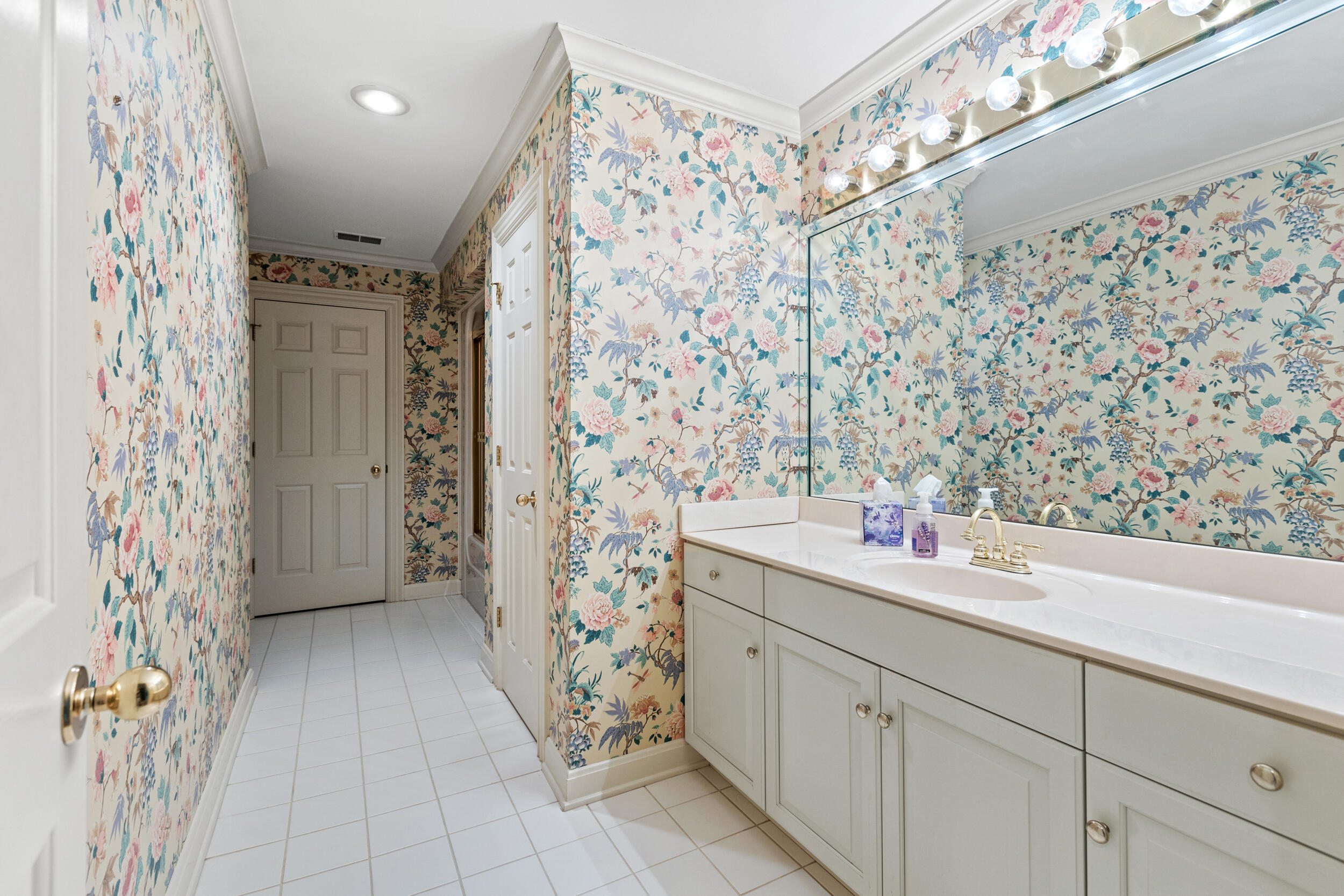 4800 Chelmsbury Lane