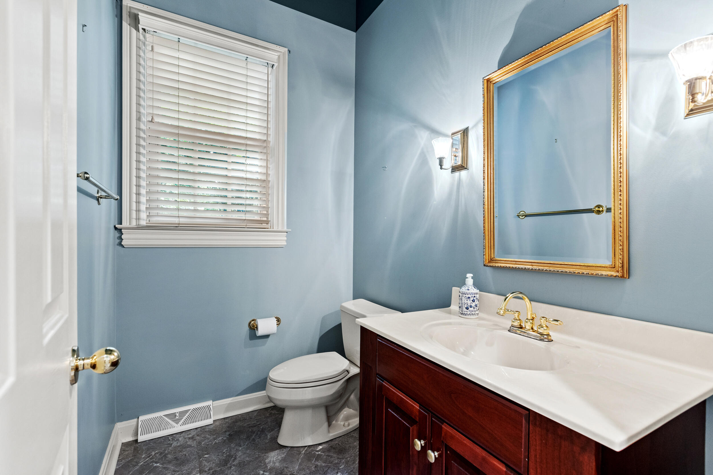 4800 Chelmsbury Lane