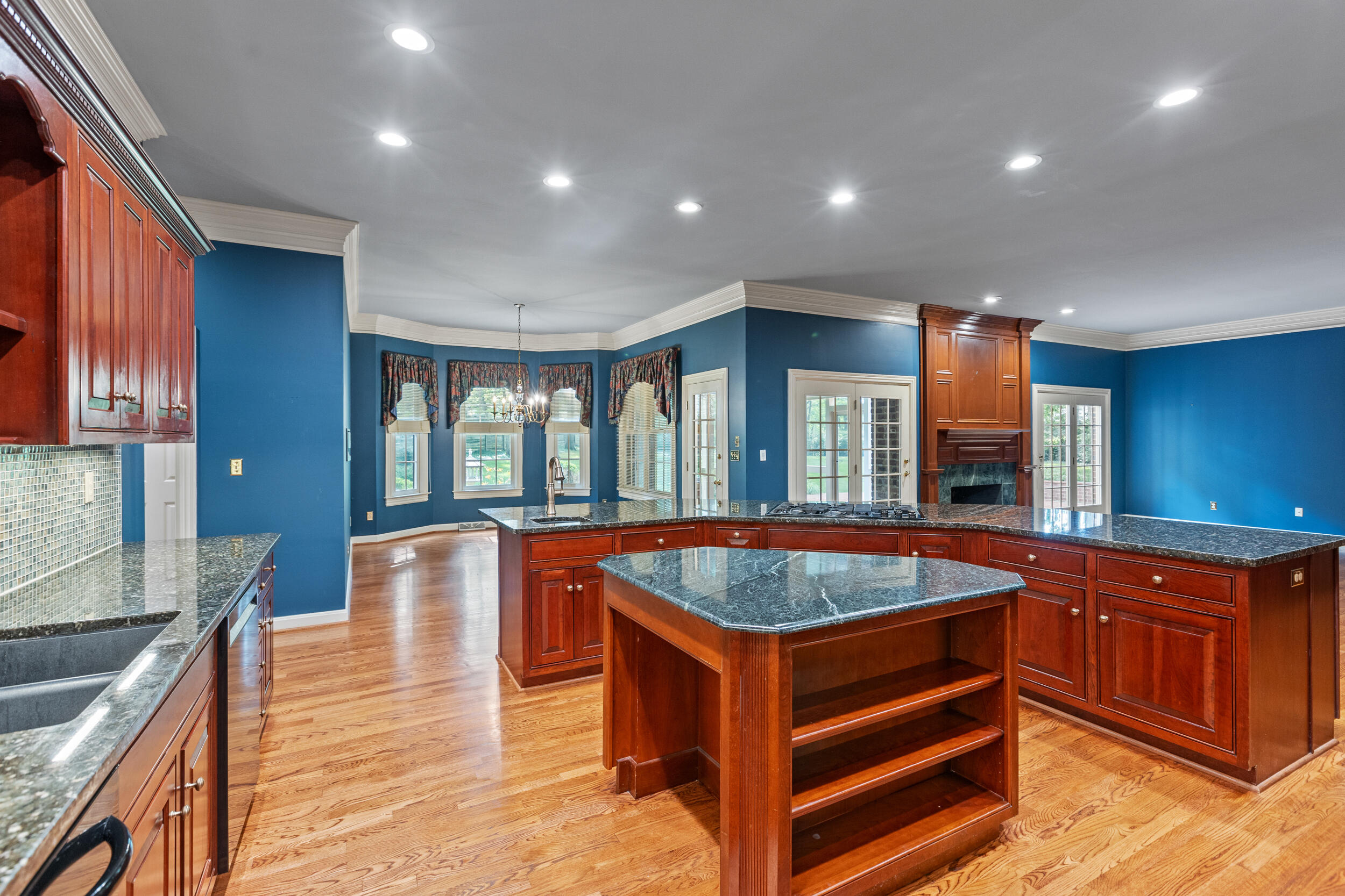 4800 Chelmsbury Lane