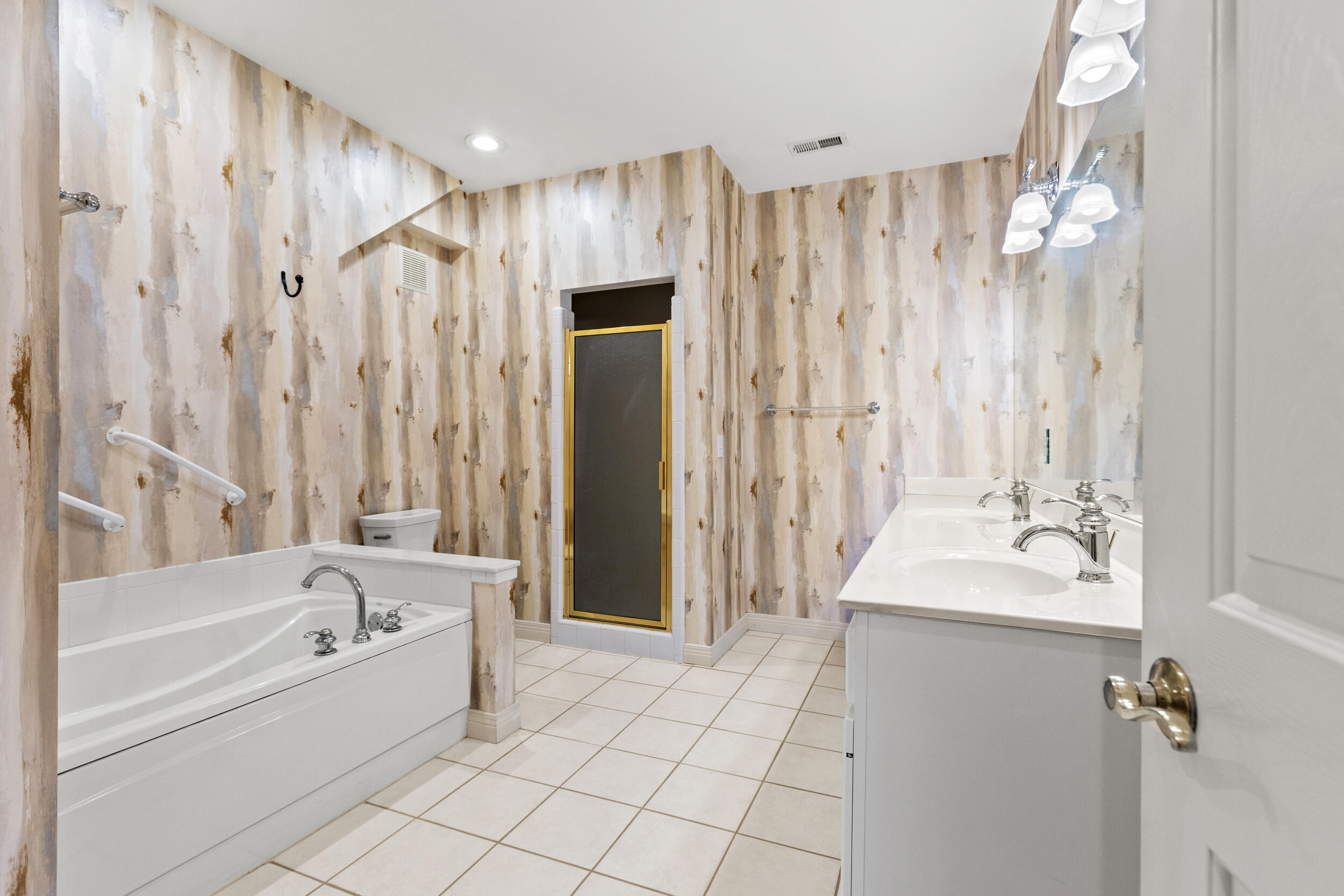 1421 Pine Needles Lane