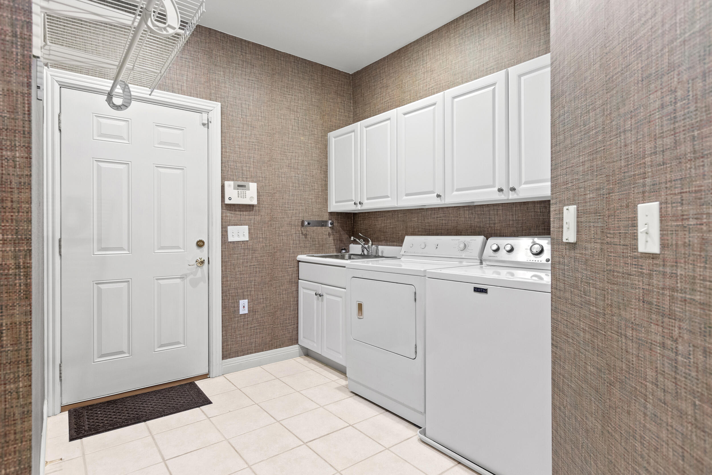 1421 Pine Needles Lane