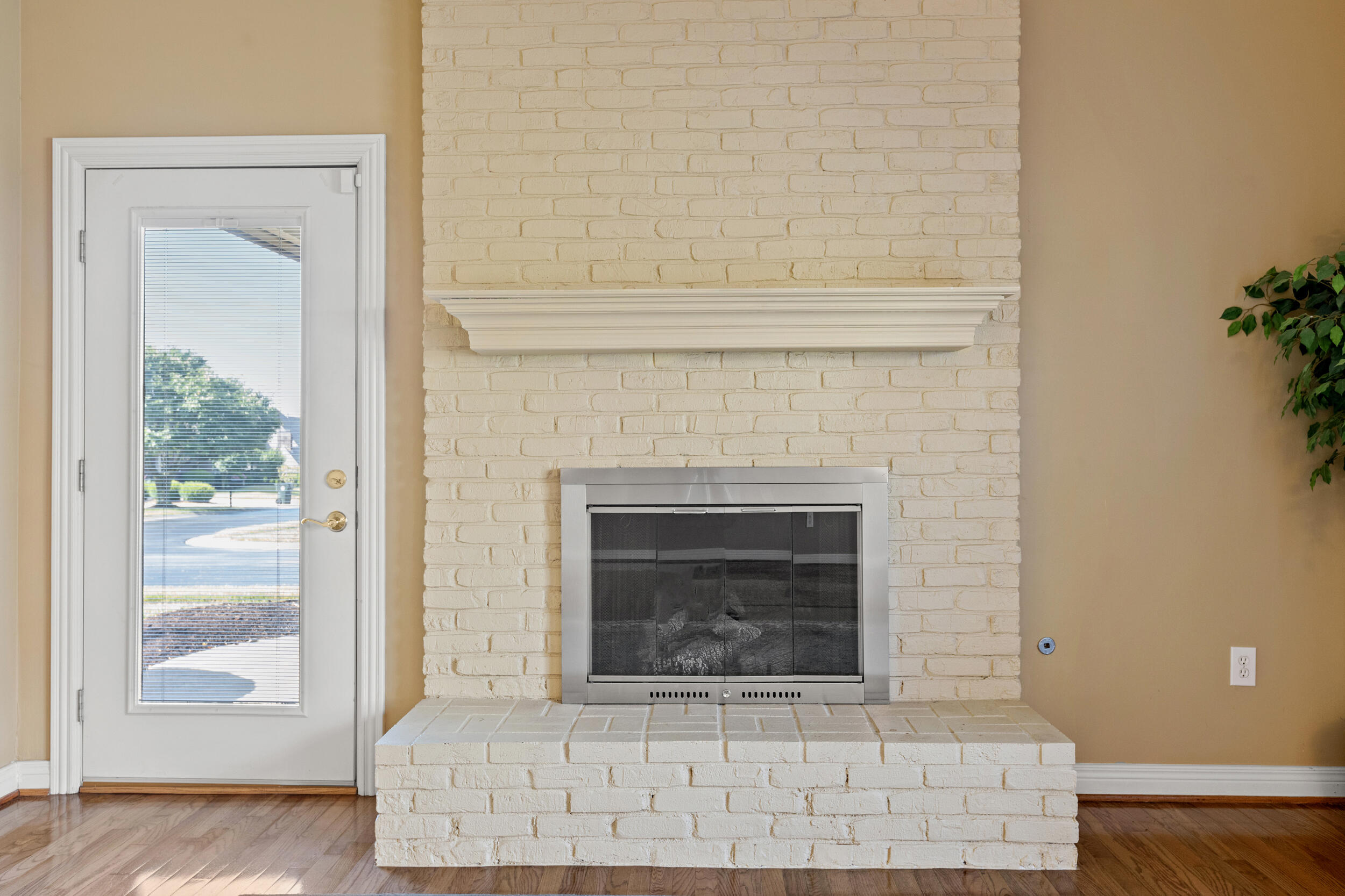 1421 Pine Needles Lane