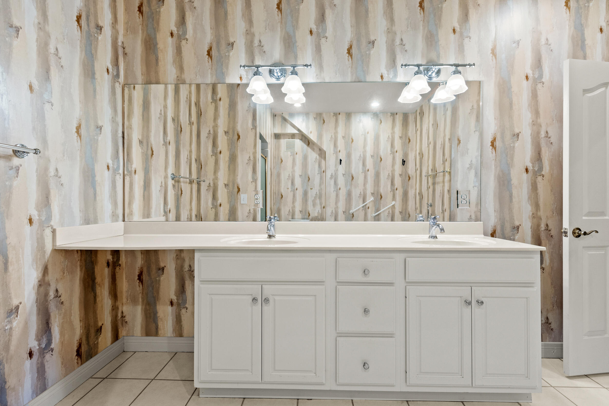 1421 Pine Needles Lane