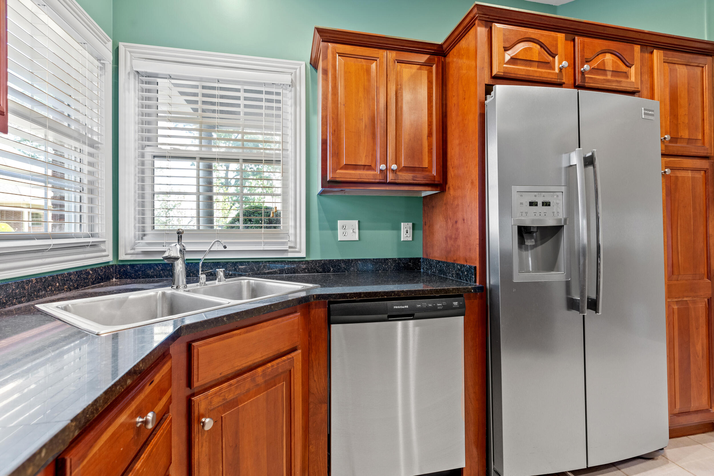 1421 Pine Needles Lane