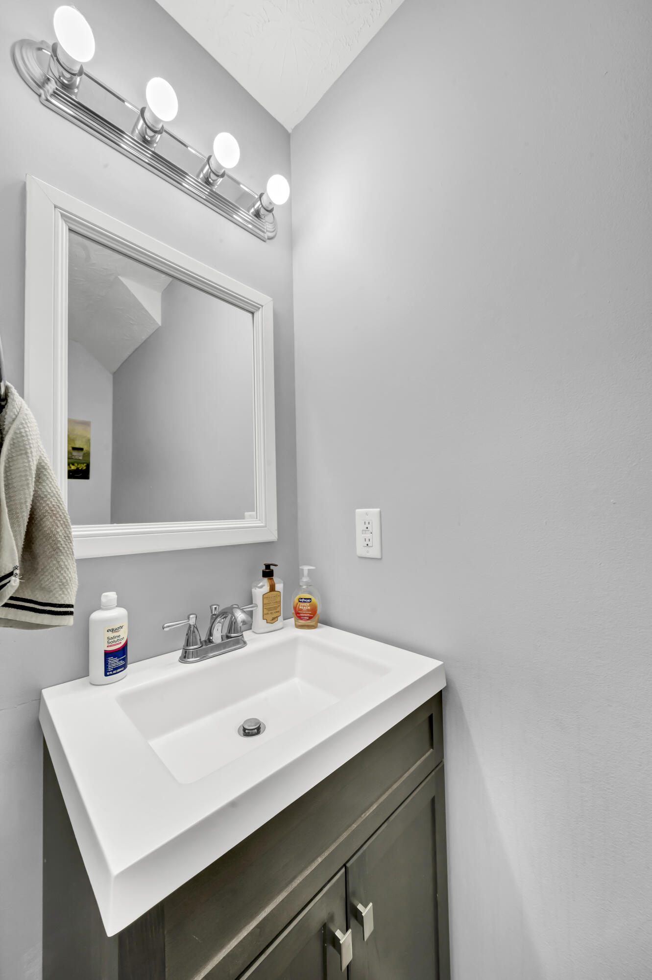 340 Hyatt Lane Unit: A,B,C,D