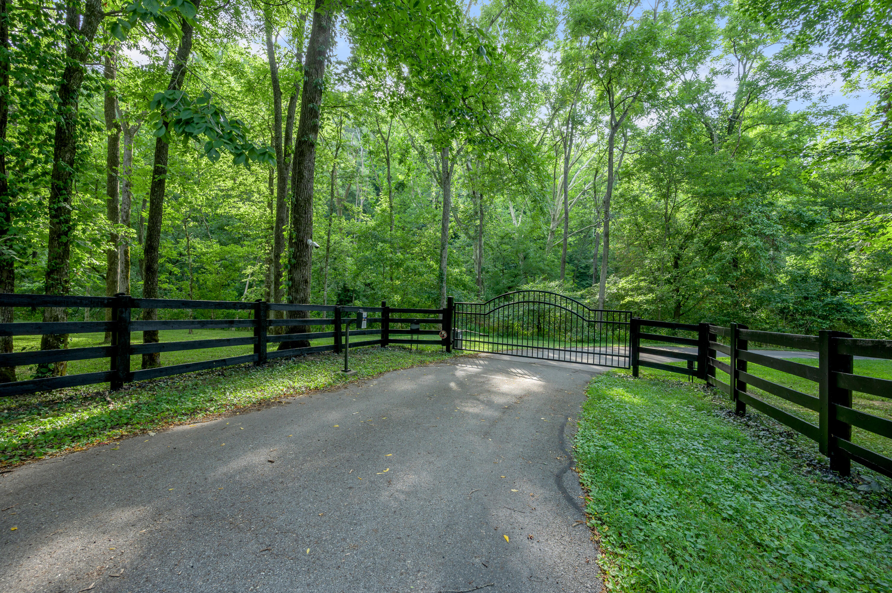 1425 Griers Creek Road