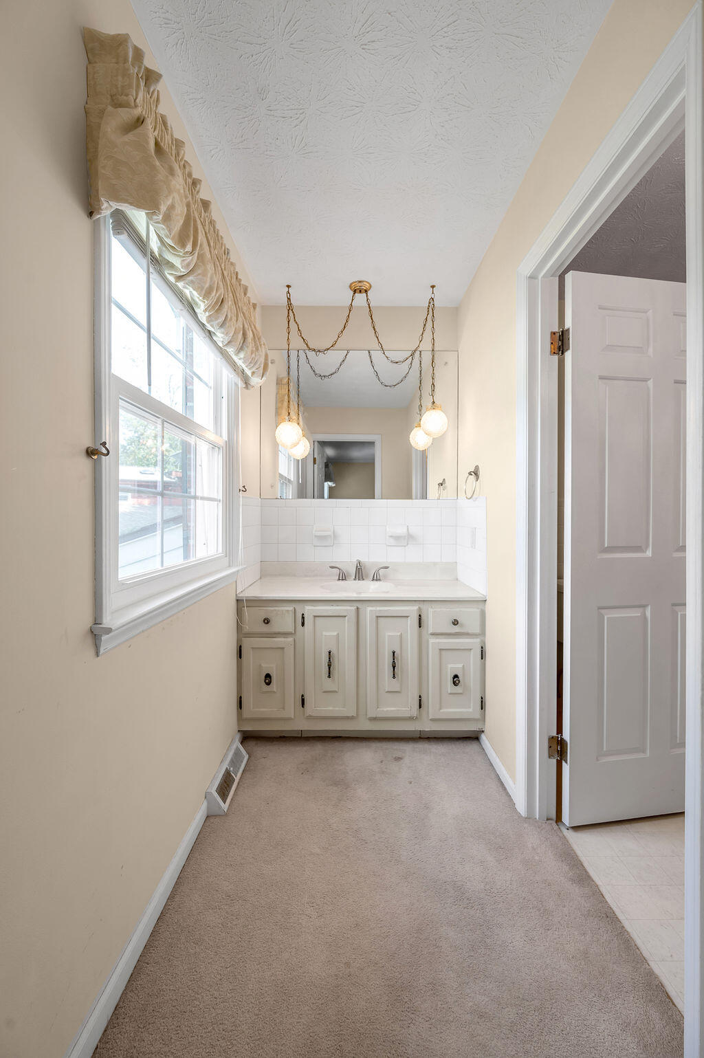 3237 Pontchartrain Court