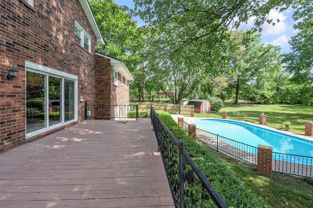 3237 Pontchartrain Court