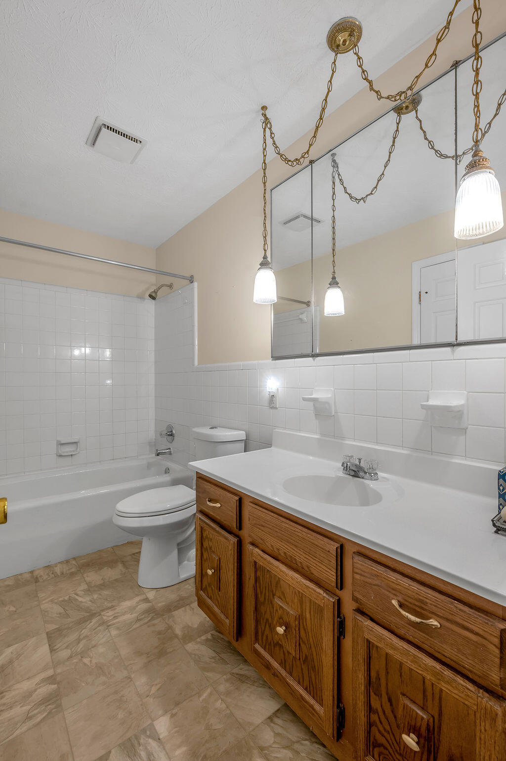 3237 Pontchartrain Court