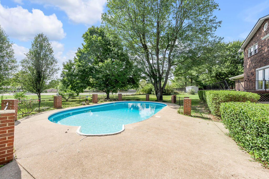 3237 Pontchartrain Court
