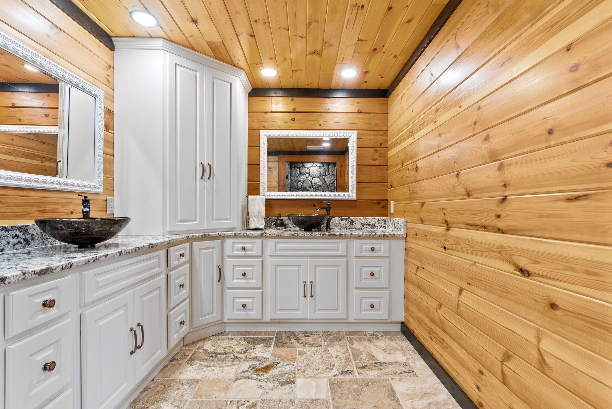 1600 Ditney Ridge Road