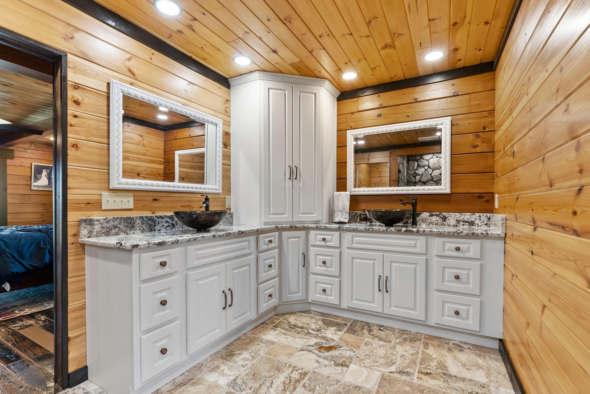 1600 Ditney Ridge Road