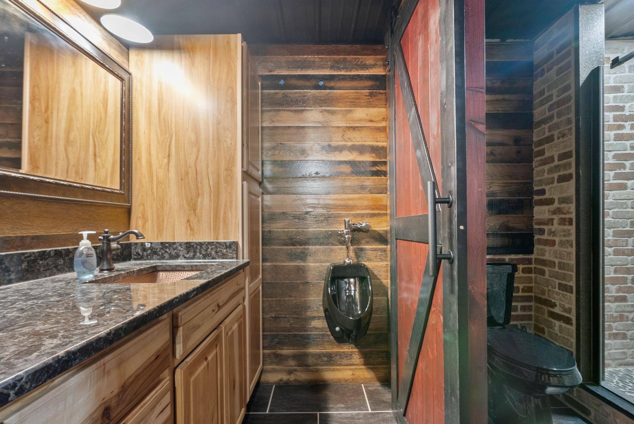 1600 Ditney Ridge Road