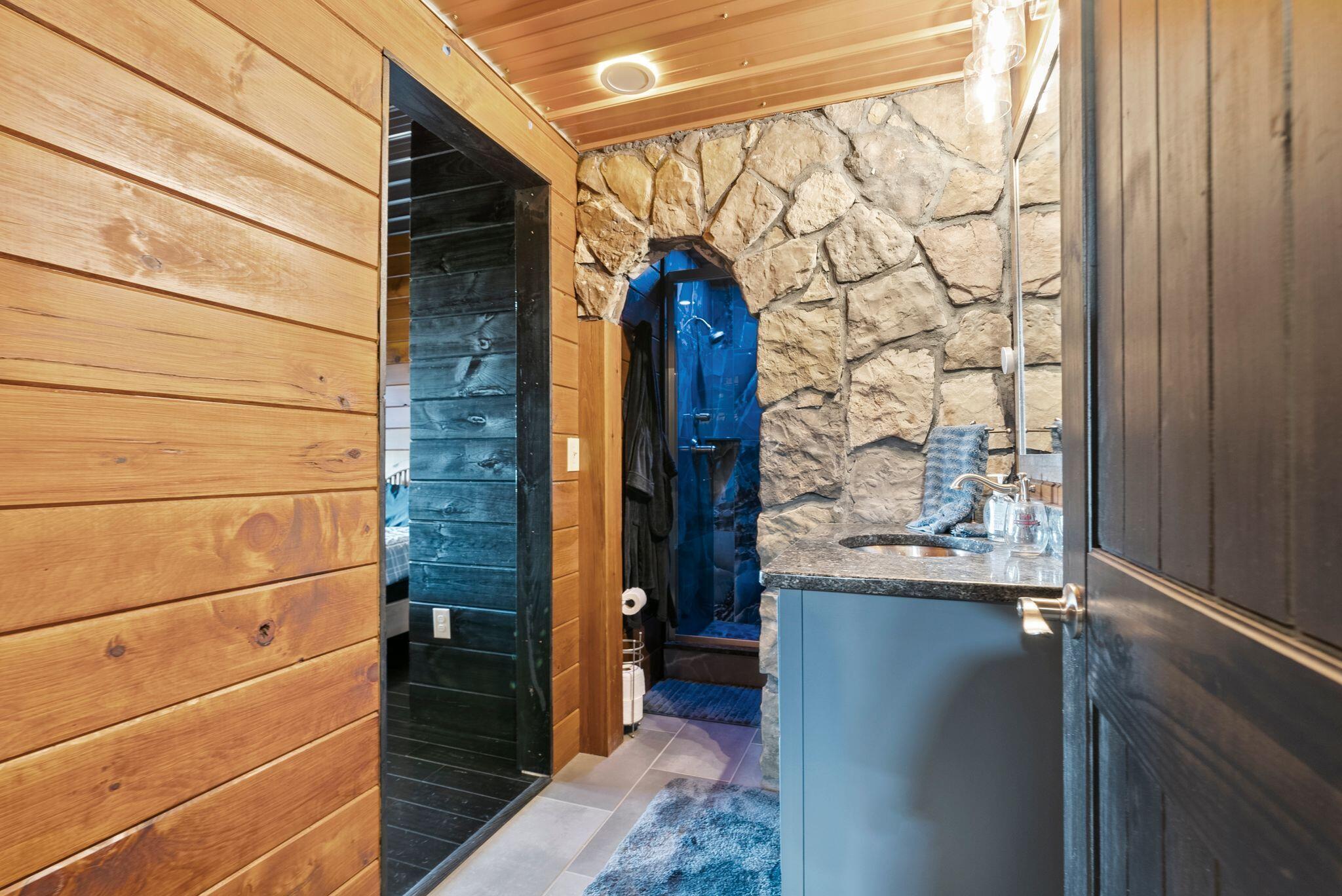 1600 Ditney Ridge Road