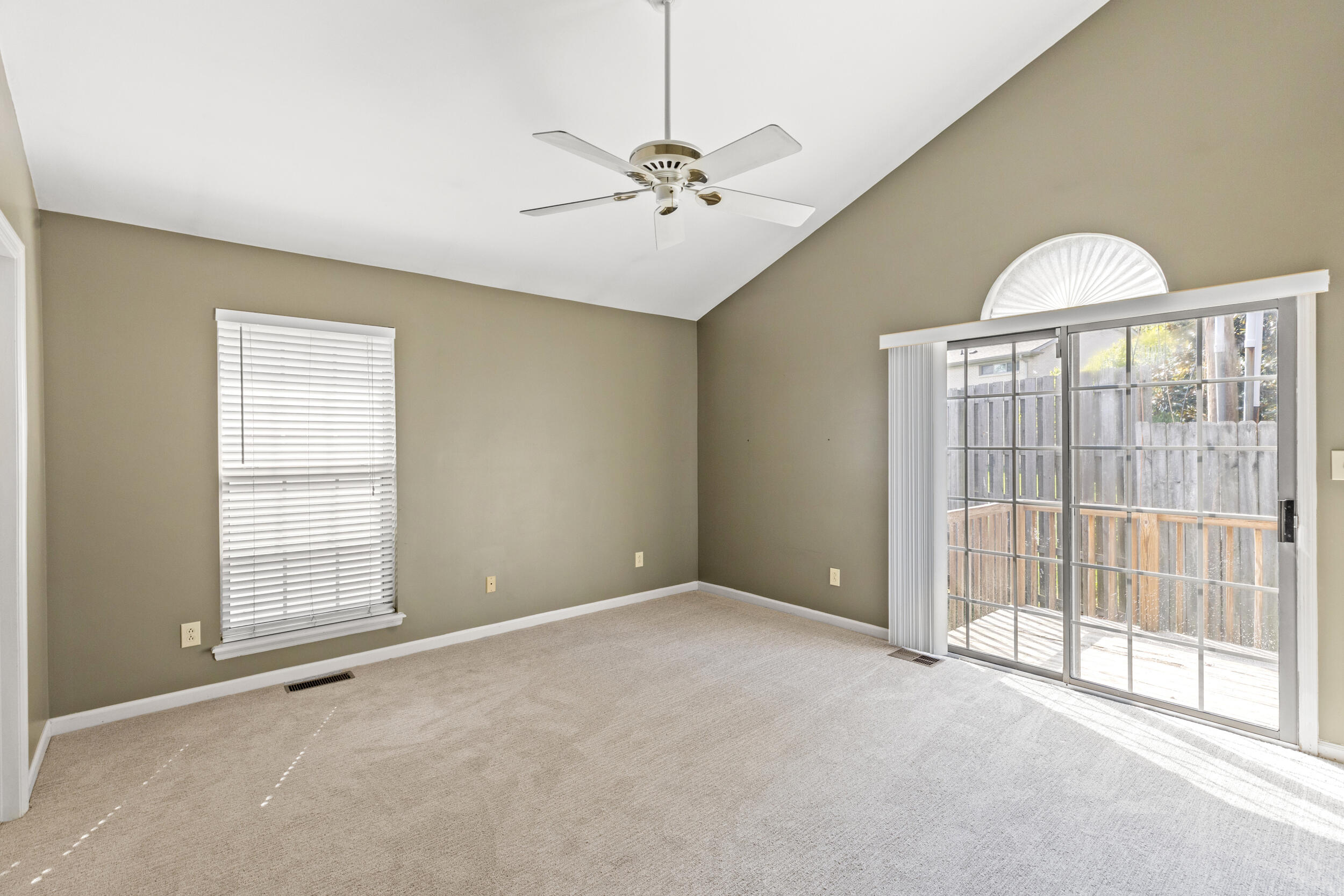 3433 Overbrook Fountain