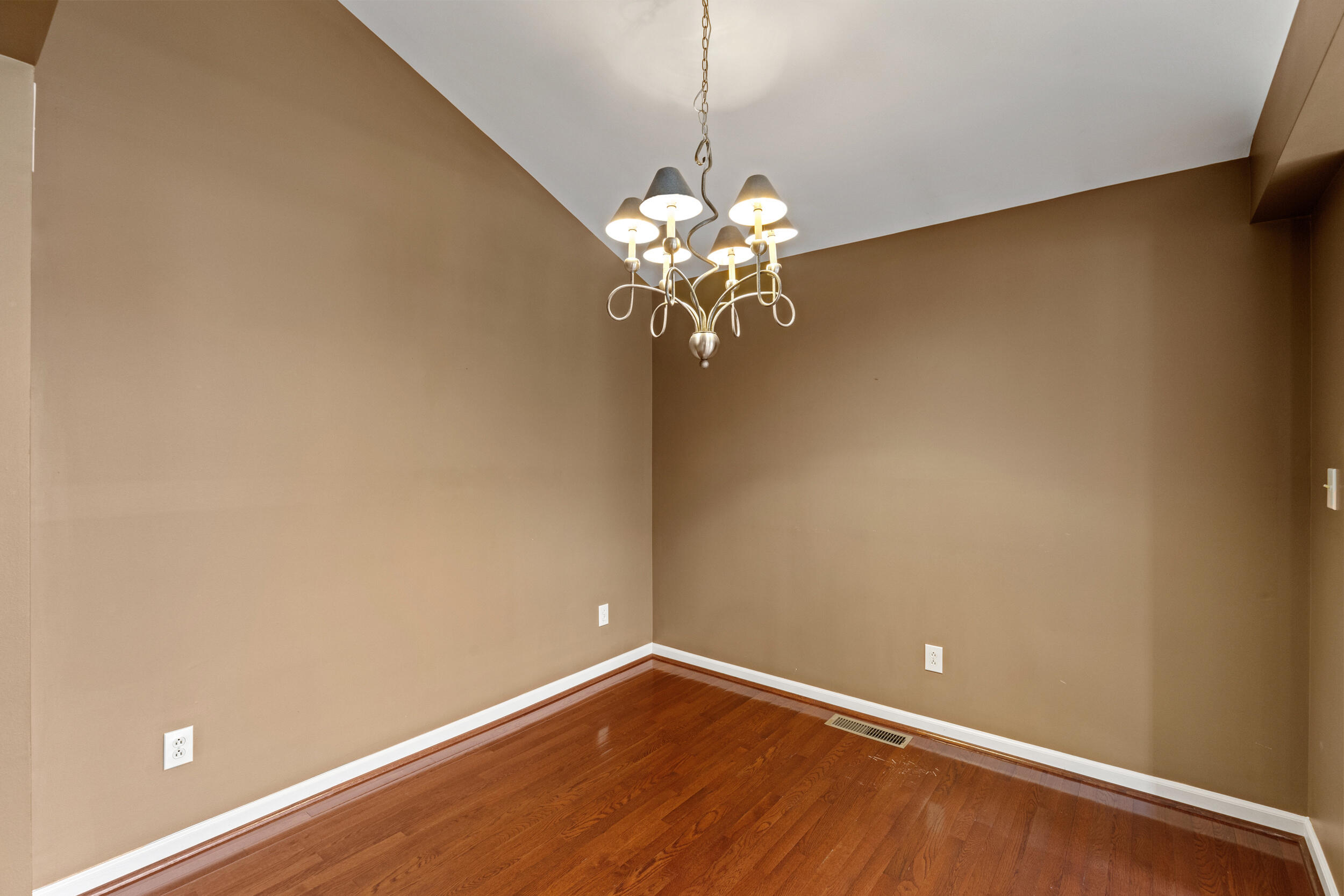 3433 Overbrook Fountain