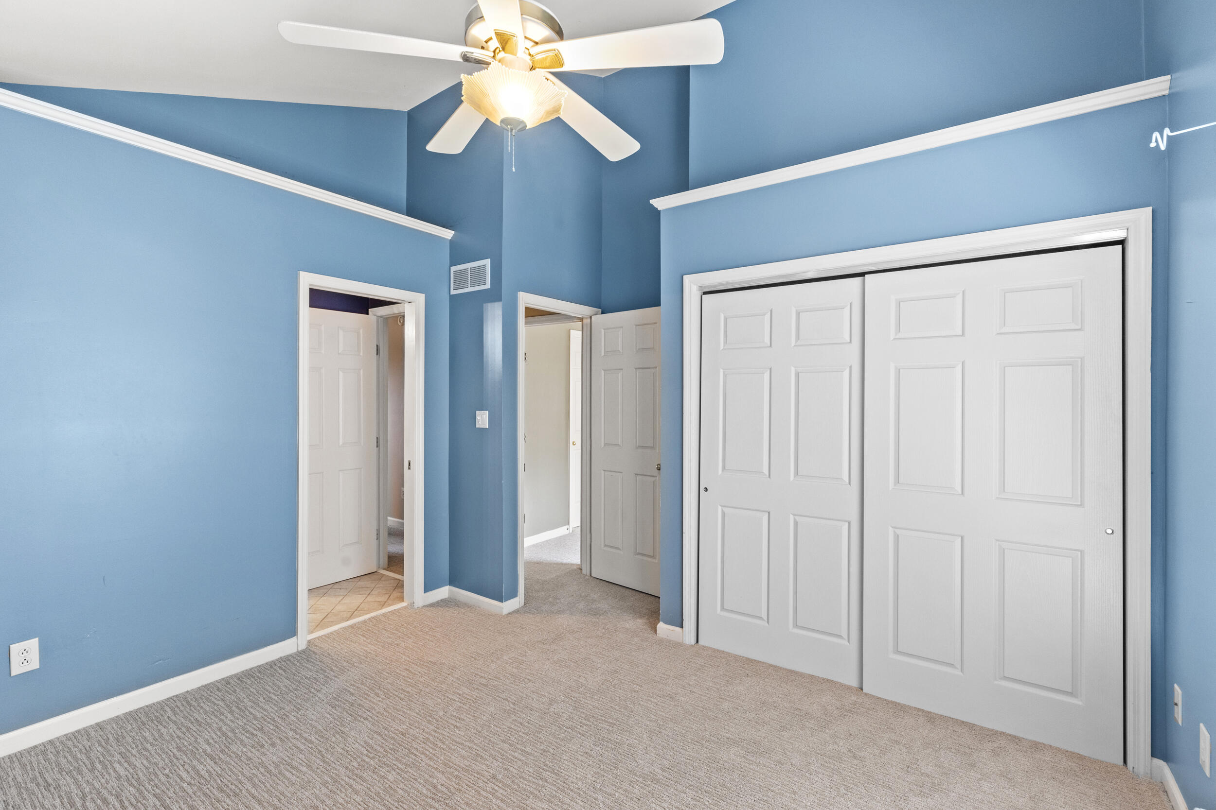 3433 Overbrook Fountain