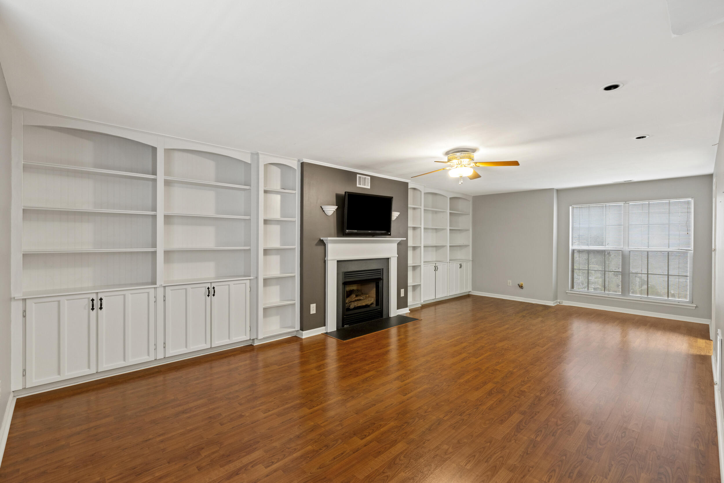 3433 Overbrook Fountain