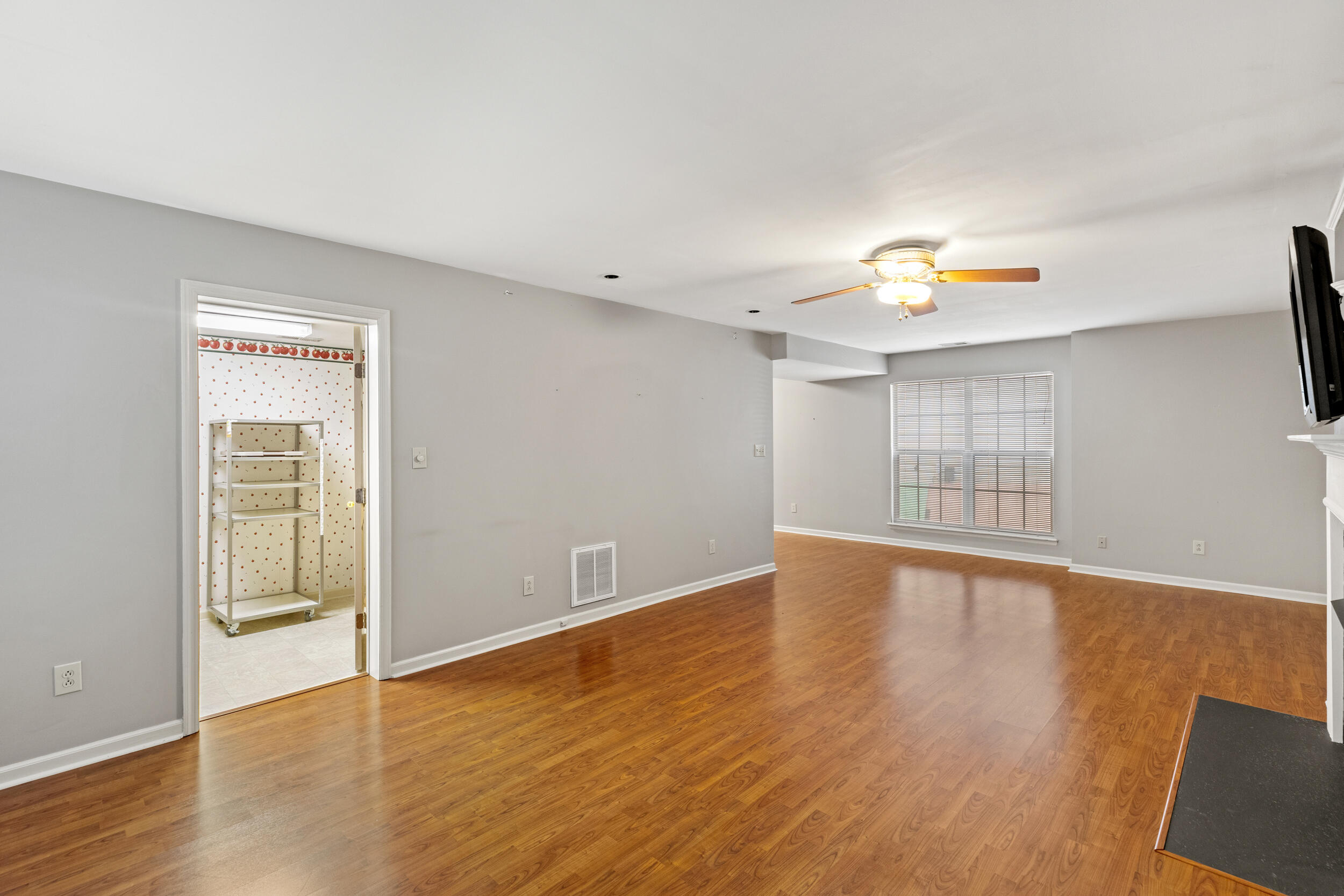 3433 Overbrook Fountain