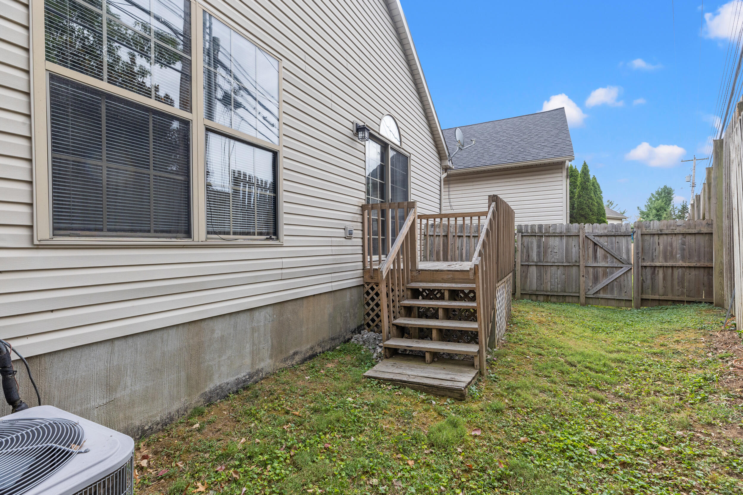 3433 Overbrook Fountain