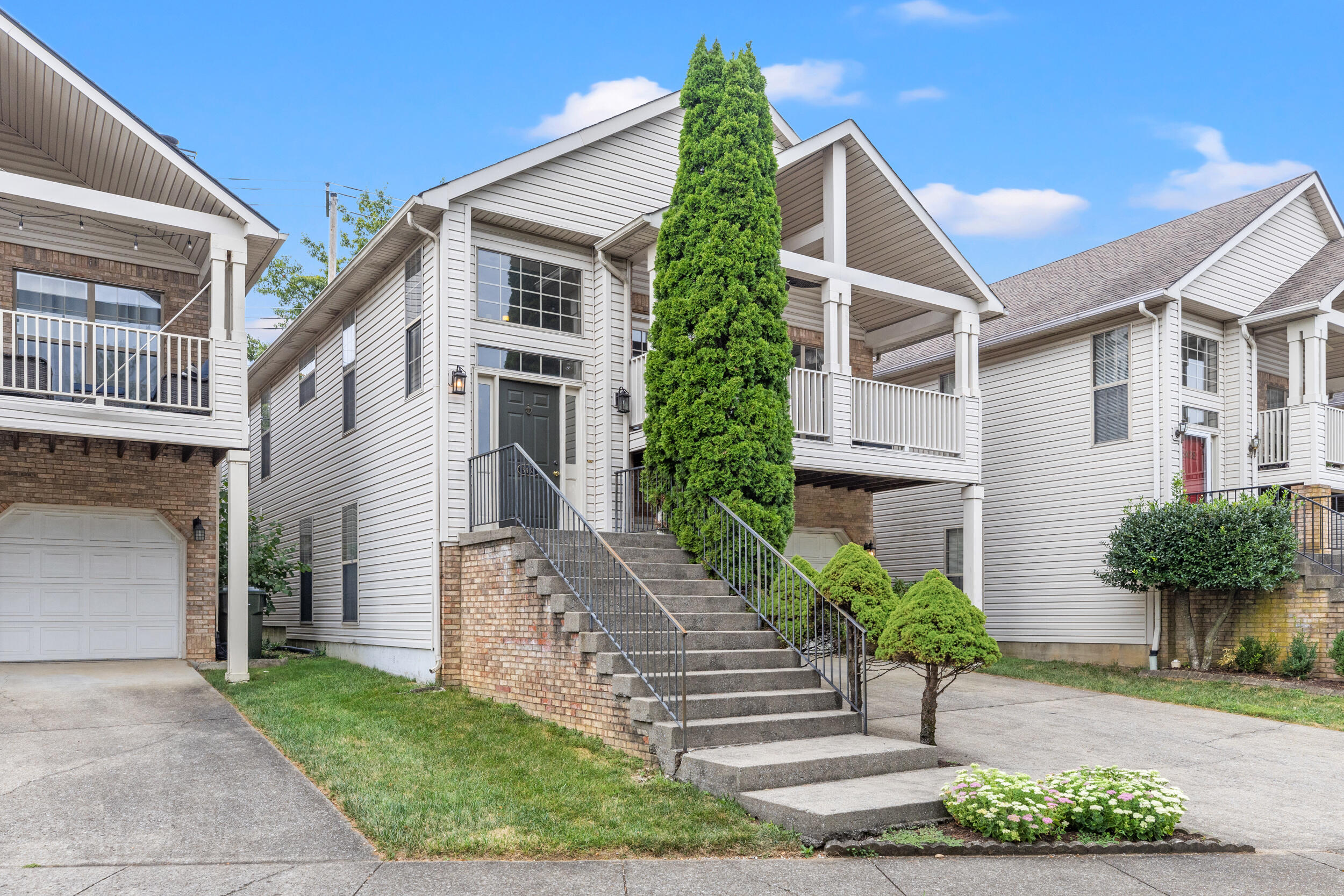 3433 Overbrook Fountain