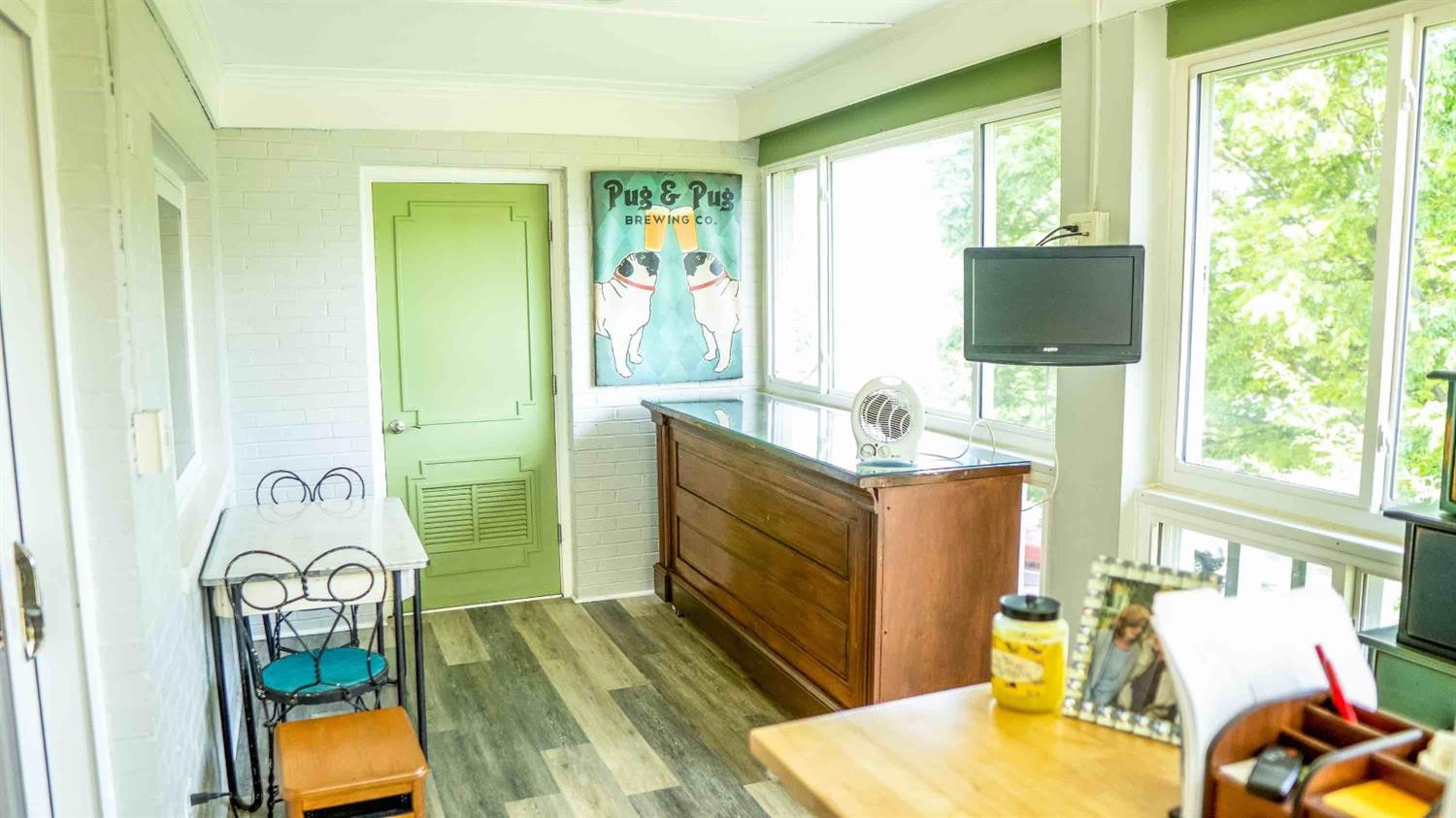 395 Redding Road, 97-98