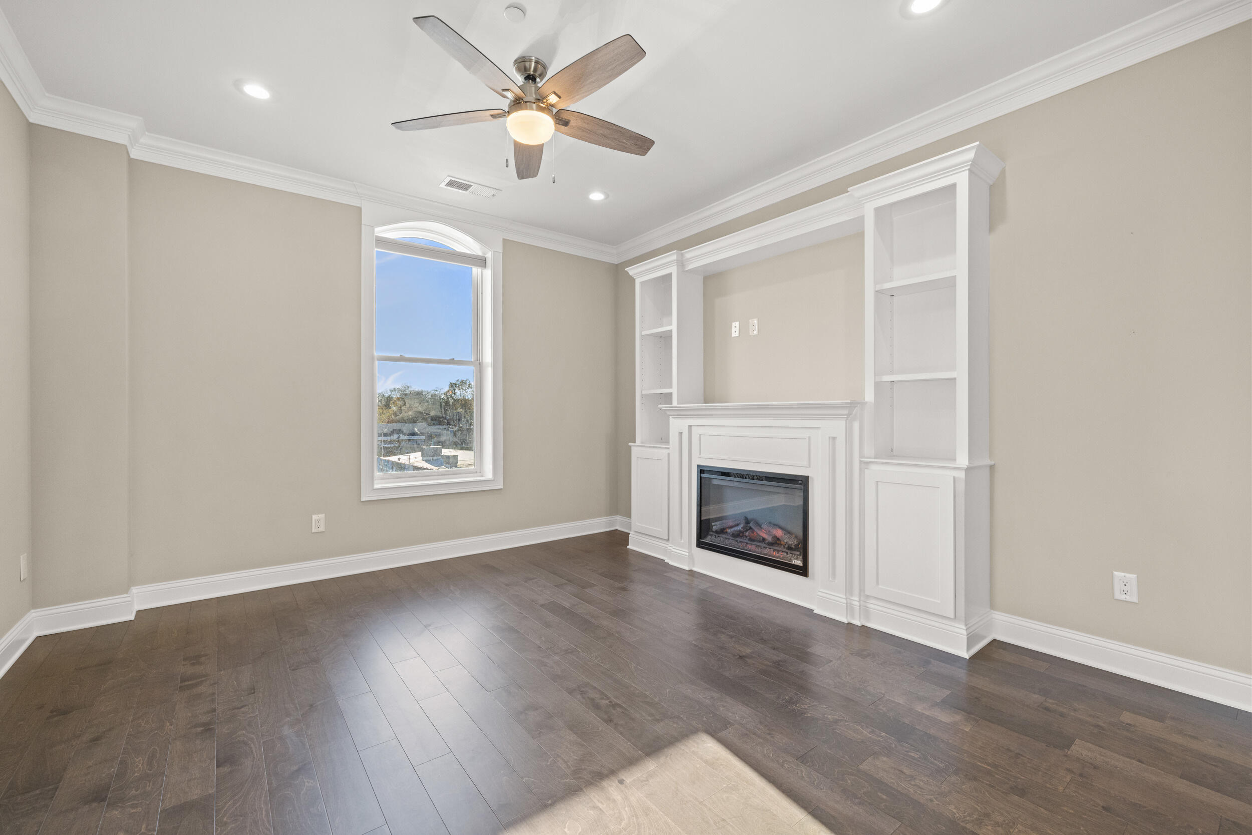 369 East Main Street Unit: 306