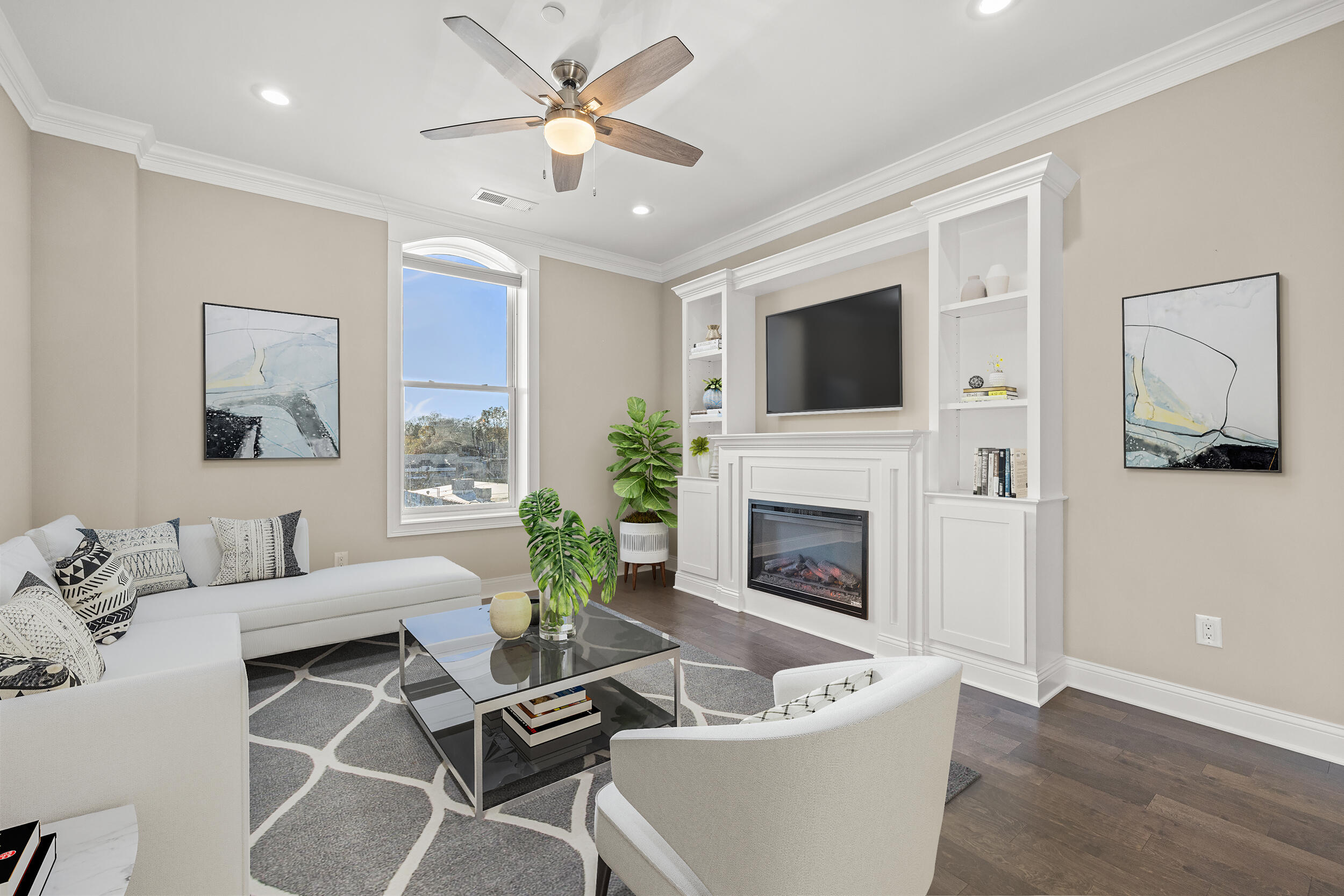 369 East Main Street Unit: 306