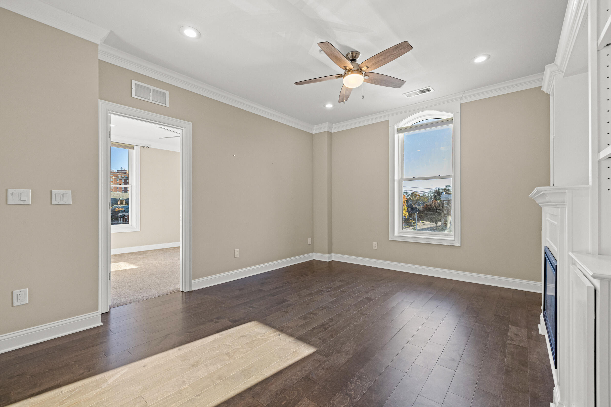 369 East Main Street Unit: 306