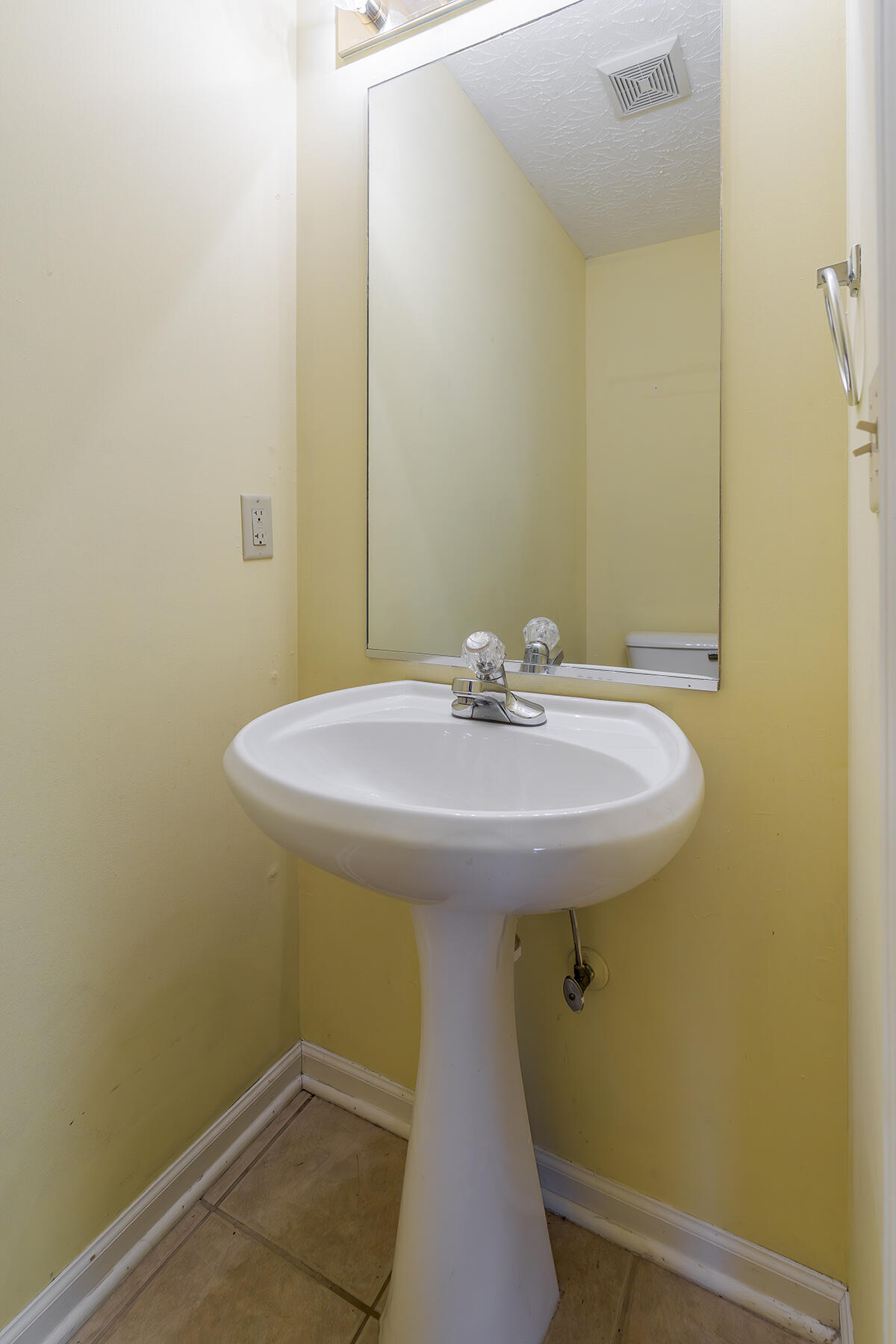 1429 Trent Boulevard, 1