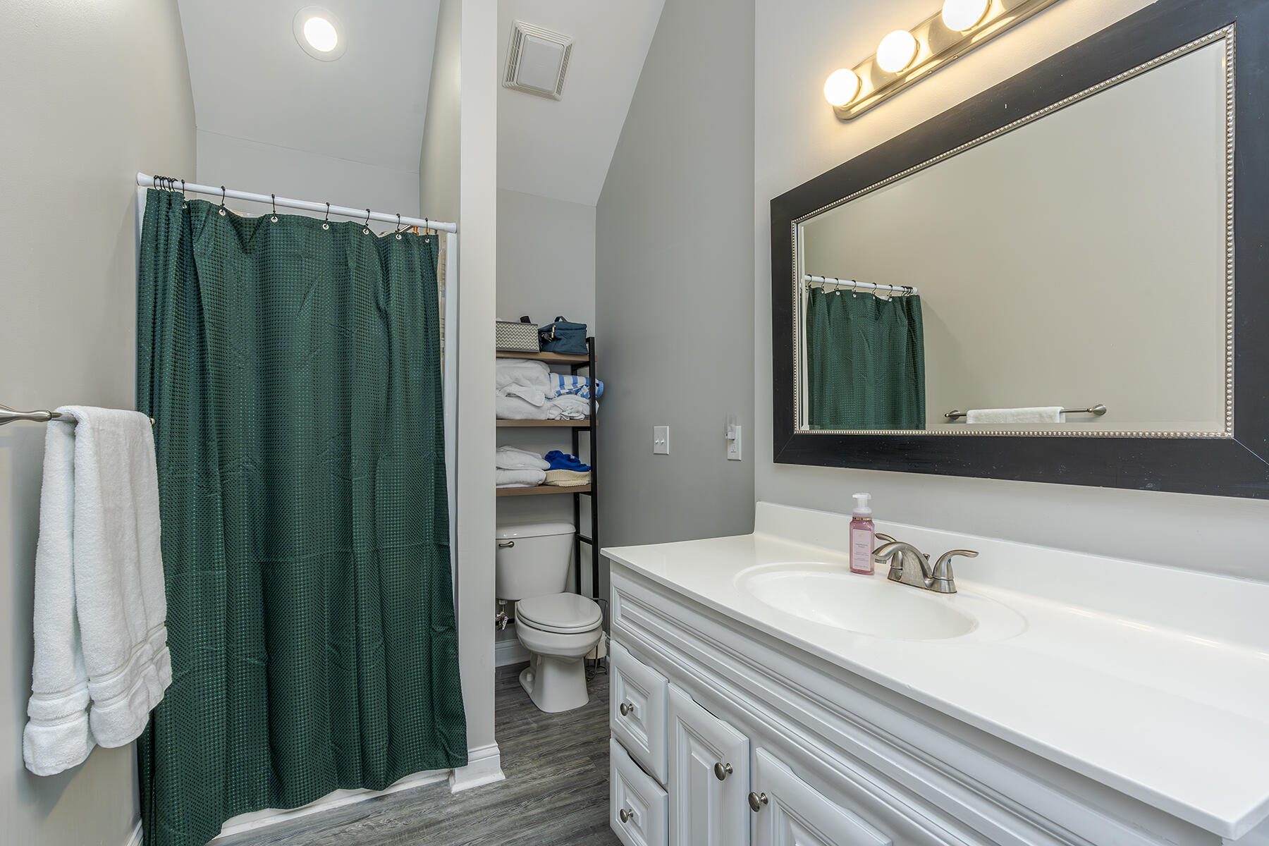 209 Old Todds Road, 10106