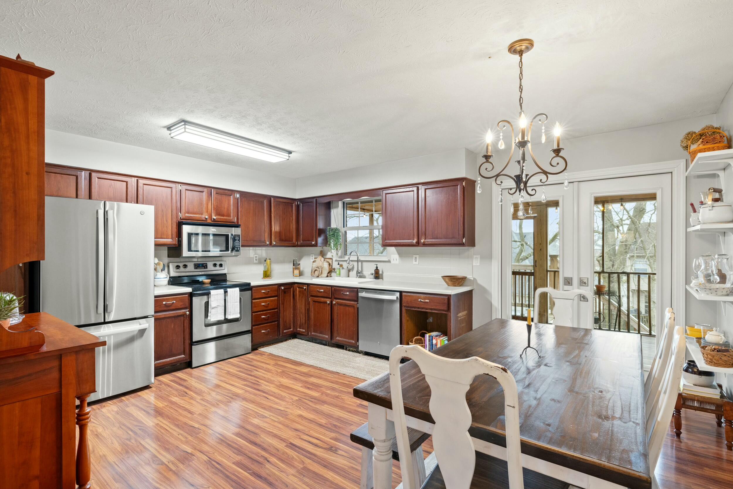 3808 Brookdale Circle