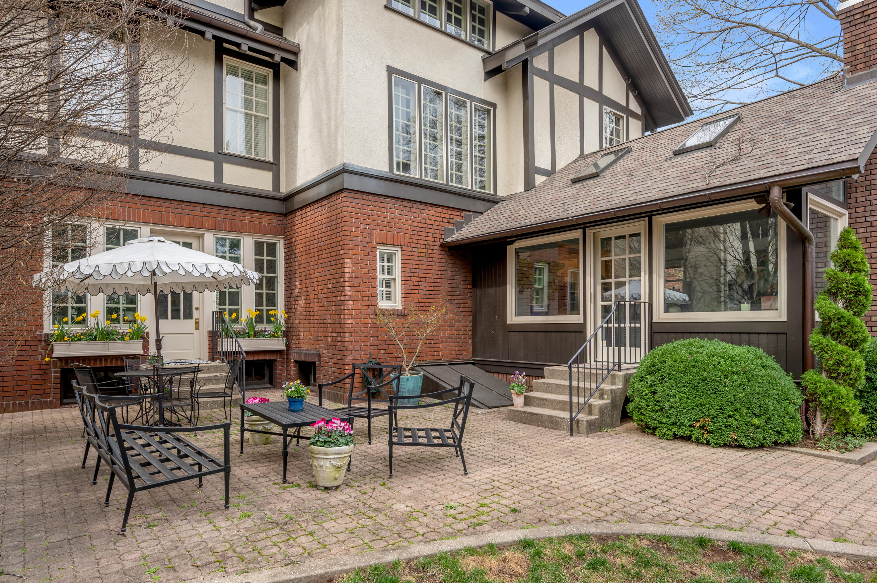 290 South Ashland Avenue