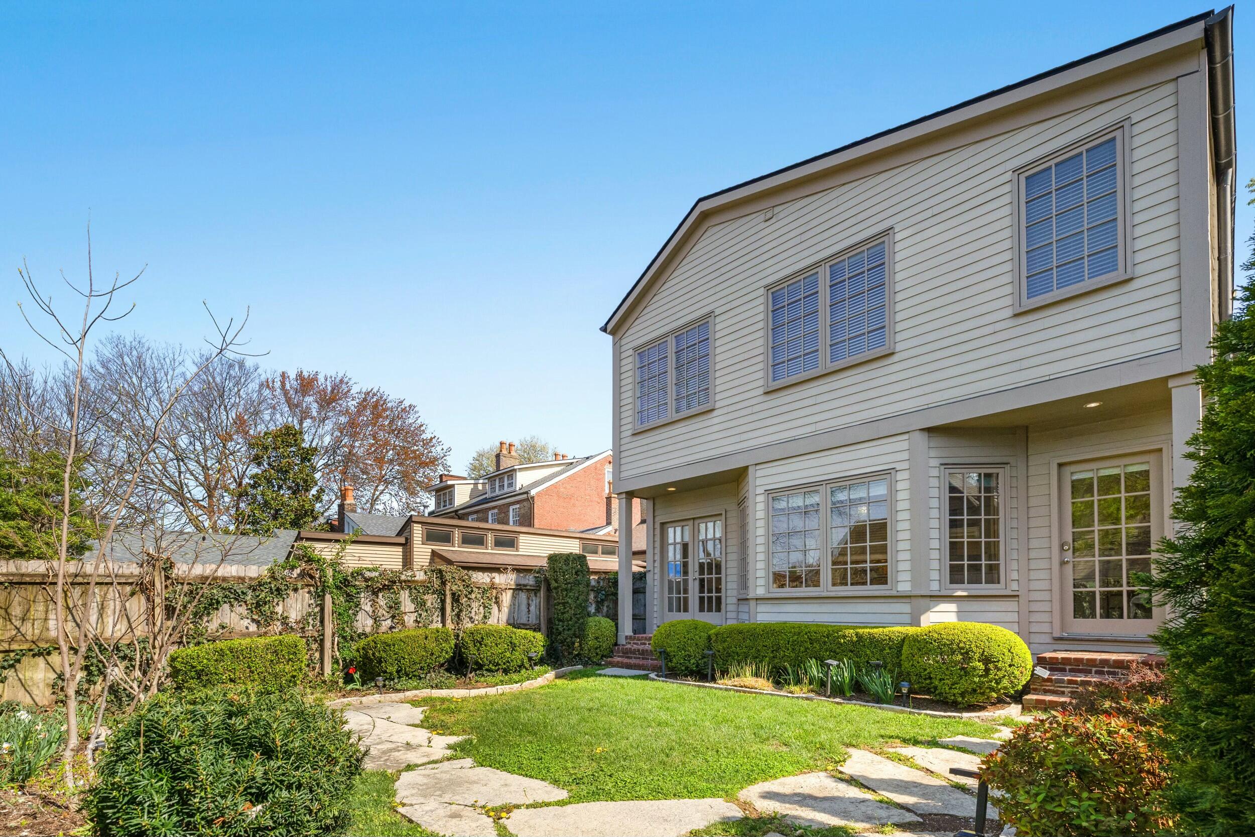 628 West Short Street