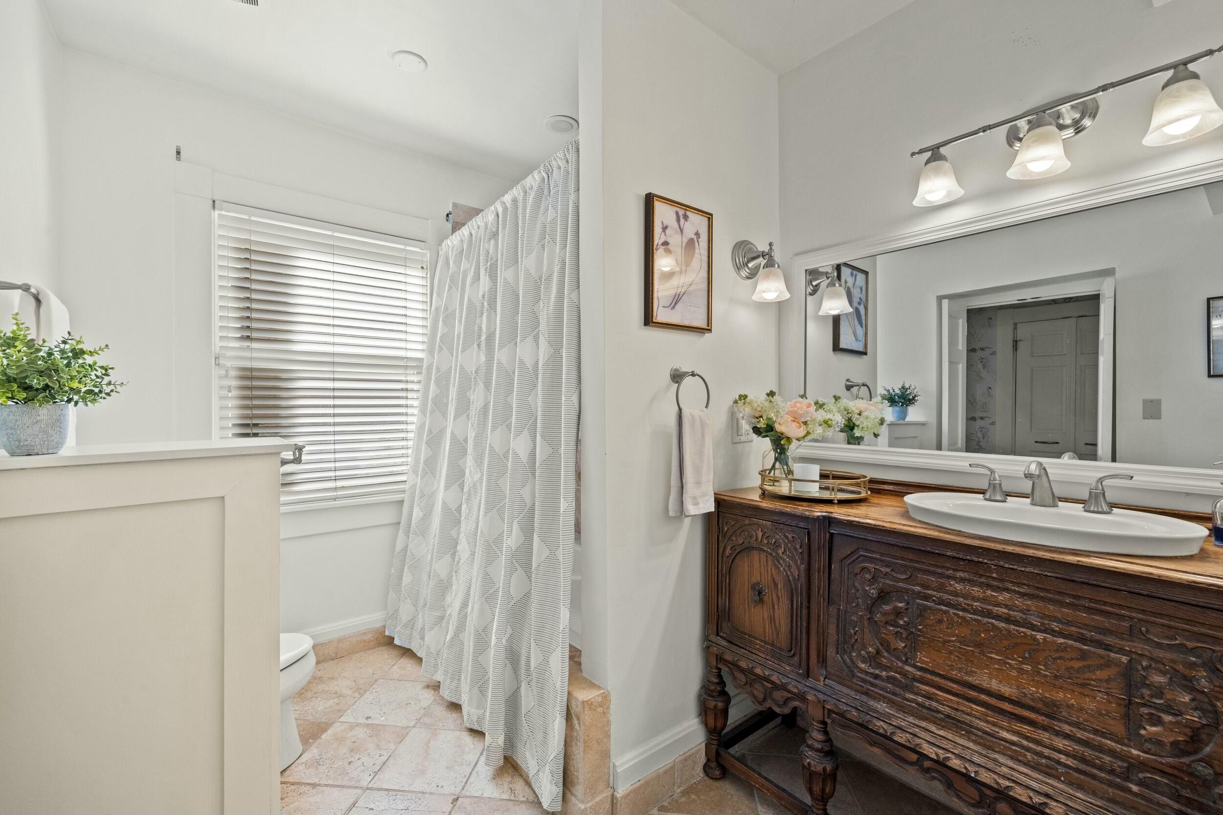 628 West Short Street