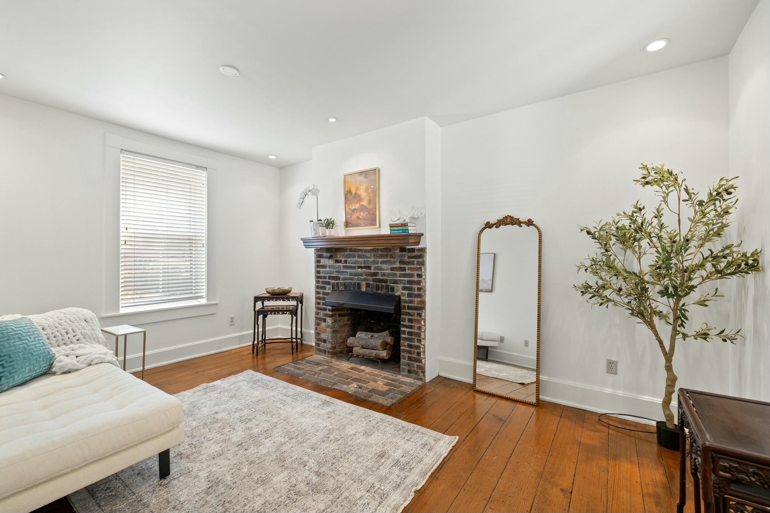 628 West Short Street